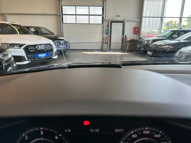 Volkswagen Tiguan view 13