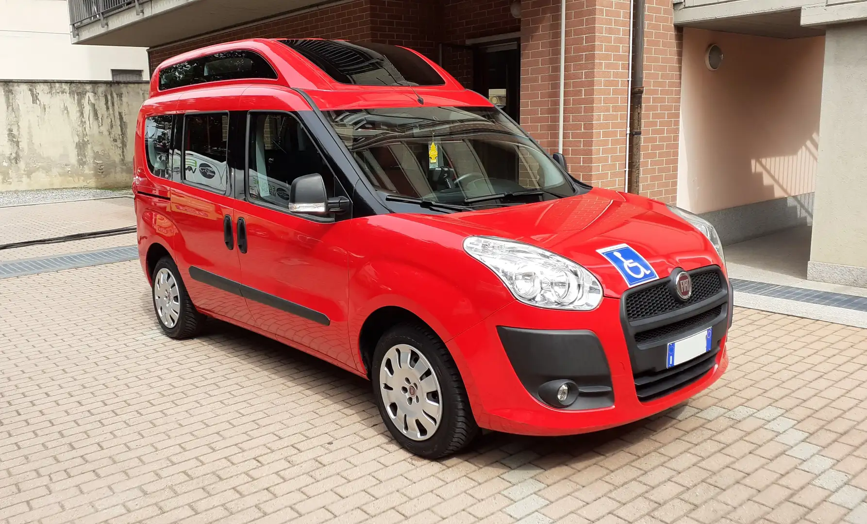 Fiat Doblo Doblo 1.4 16v Trasporto disabili sedile girevole Rosso - 1