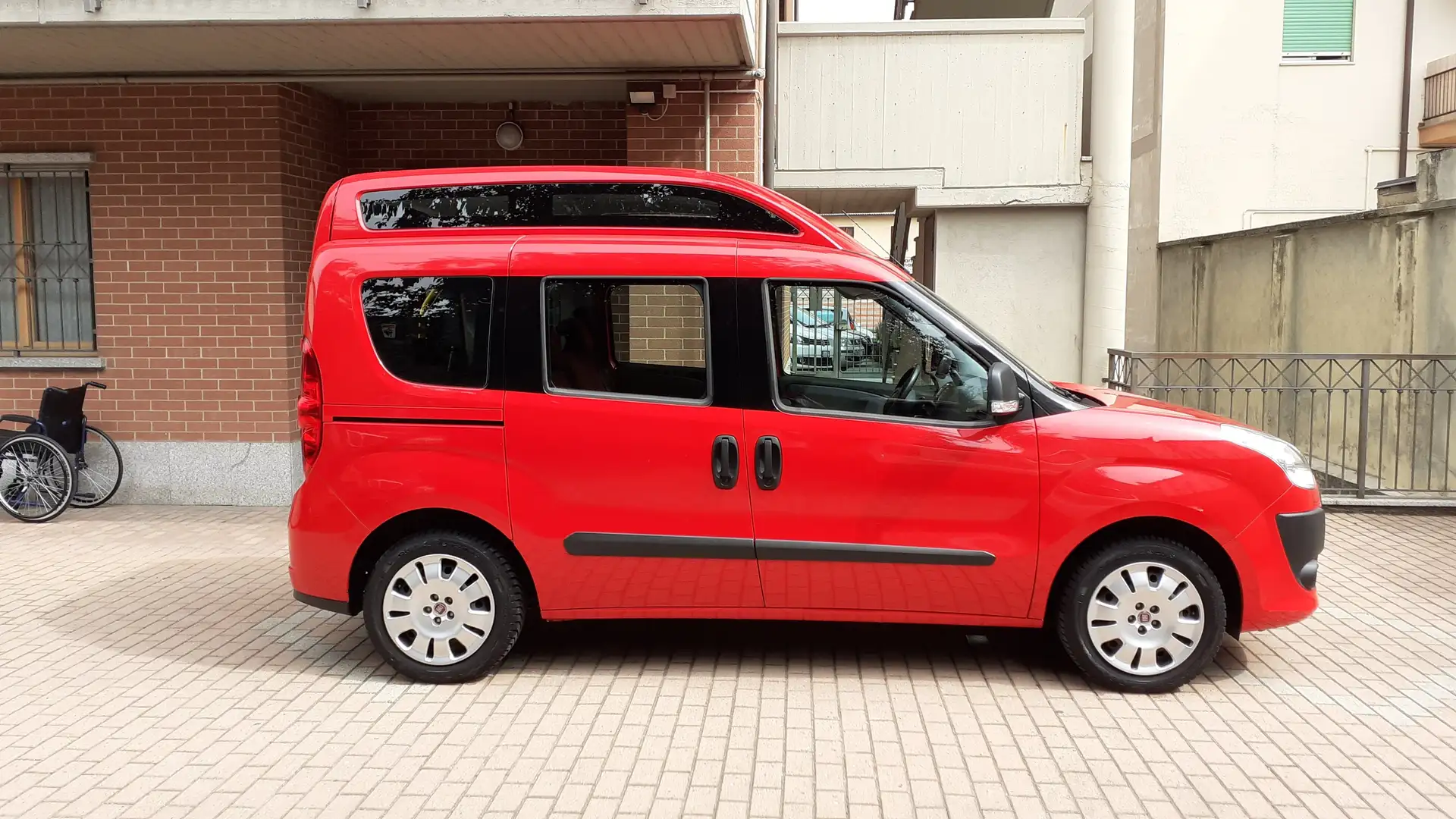 Fiat Doblo Doblo 1.4 16v Trasporto disabili sedile girevole Rosso - 2
