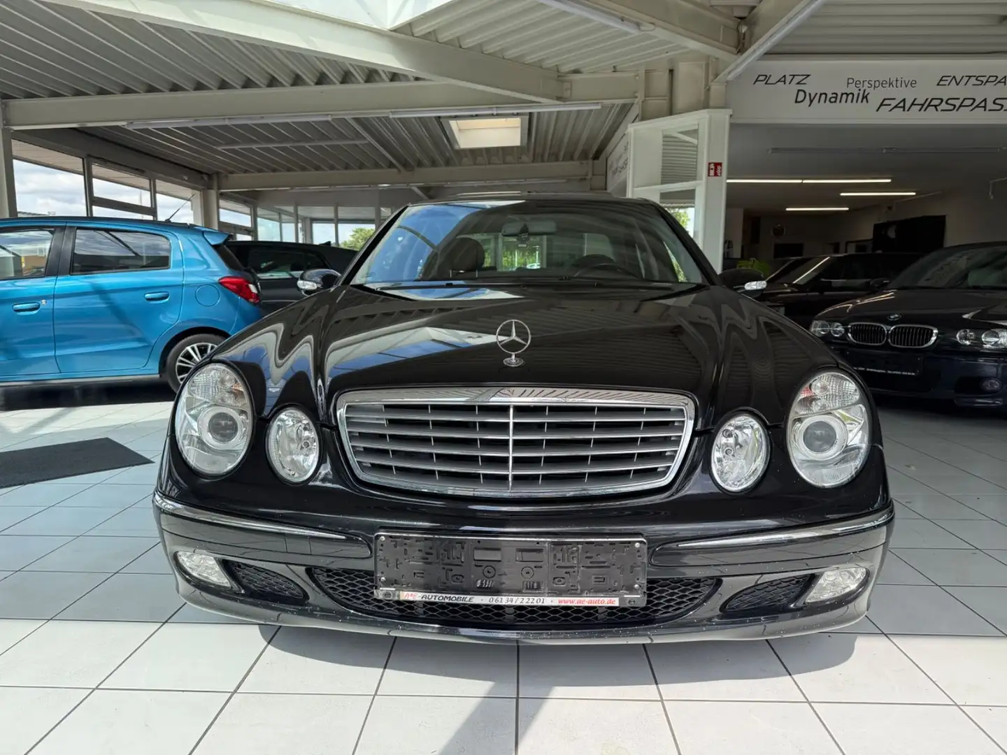 Mercedes-Benz E 240 Lim. E 240,Automatik,Tüv 12/25,S-Dach,Klima Černá - 2