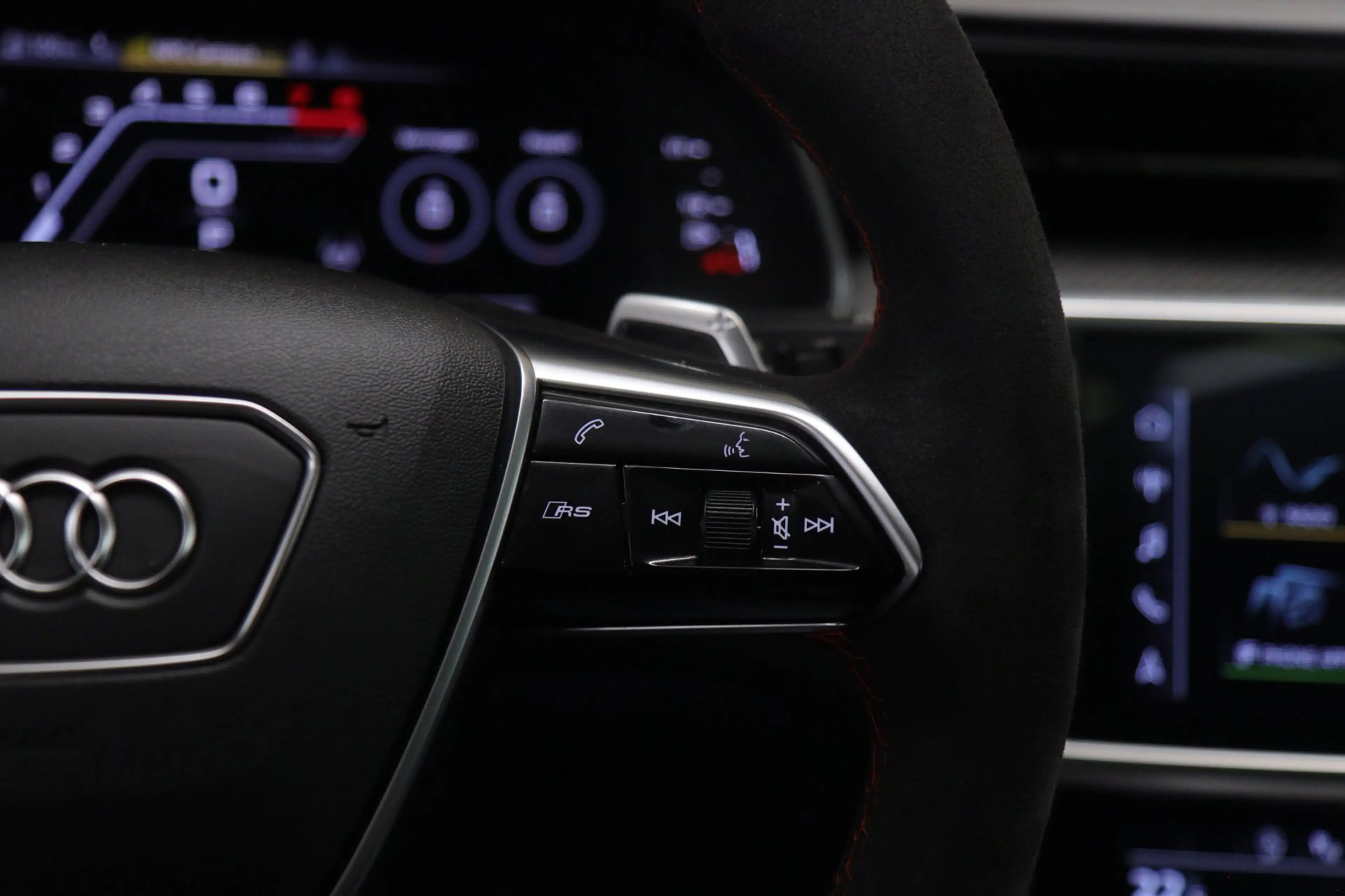 Audi RS6 Avant RS TFSI quattro Dynamic+ /CERAMIC/PANO/360/S — photo 24