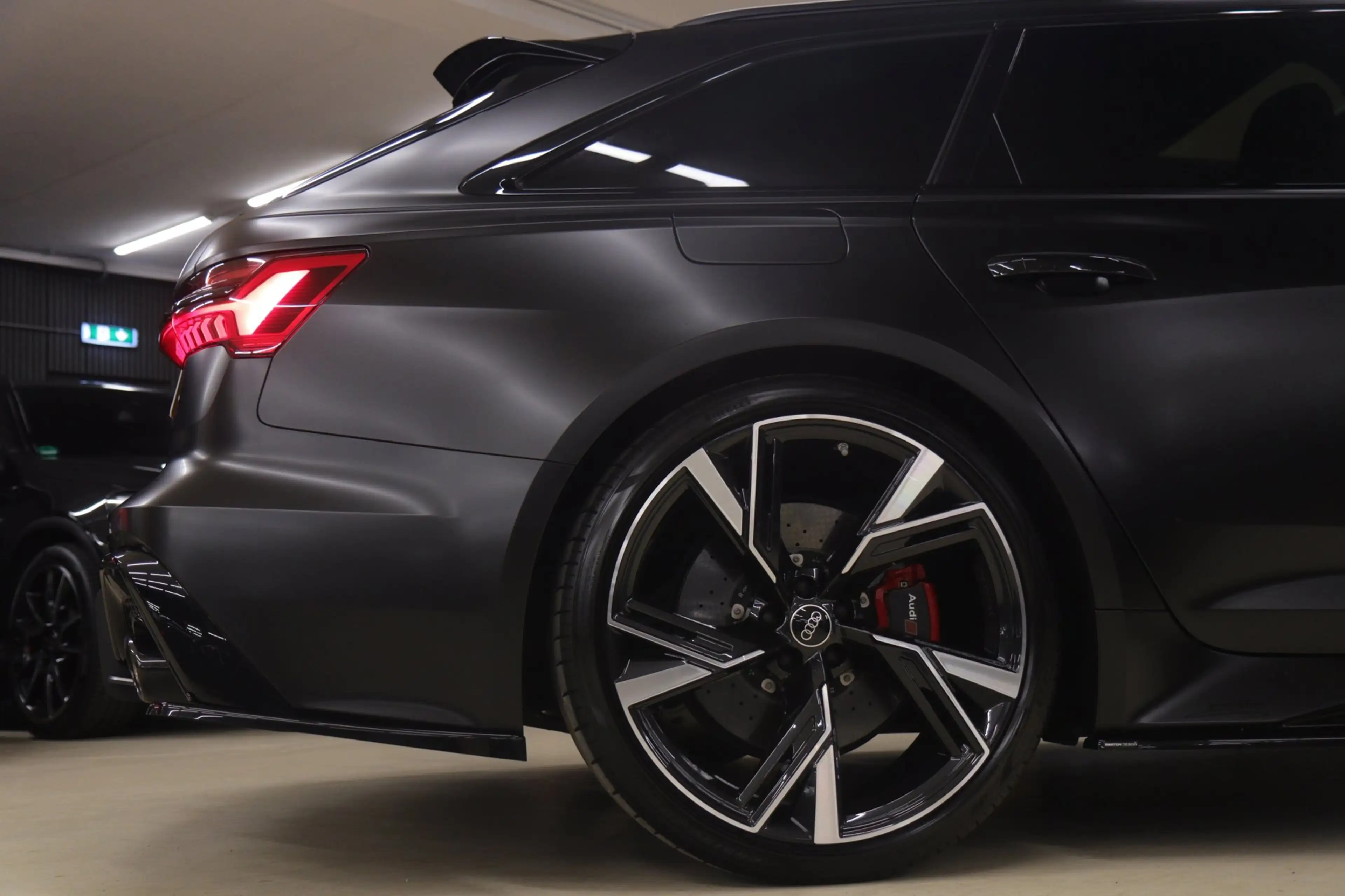 Audi RS6 Avant RS TFSI quattro Dynamic+ /CERAMIC/PANO/360/S — photo 28