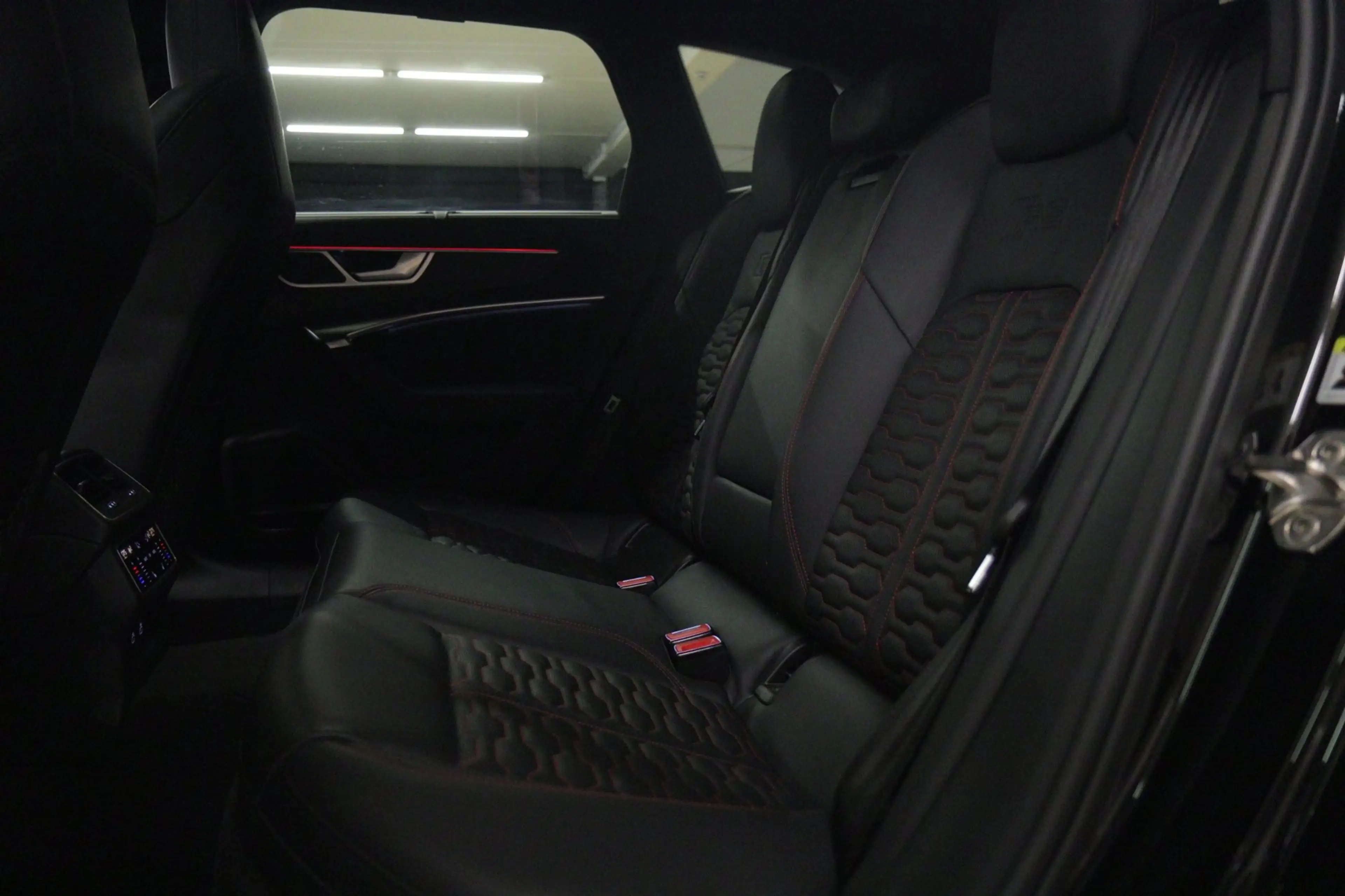 Audi RS6 Avant RS TFSI quattro Dynamic+ /CERAMIC/PANO/360/S — photo 17