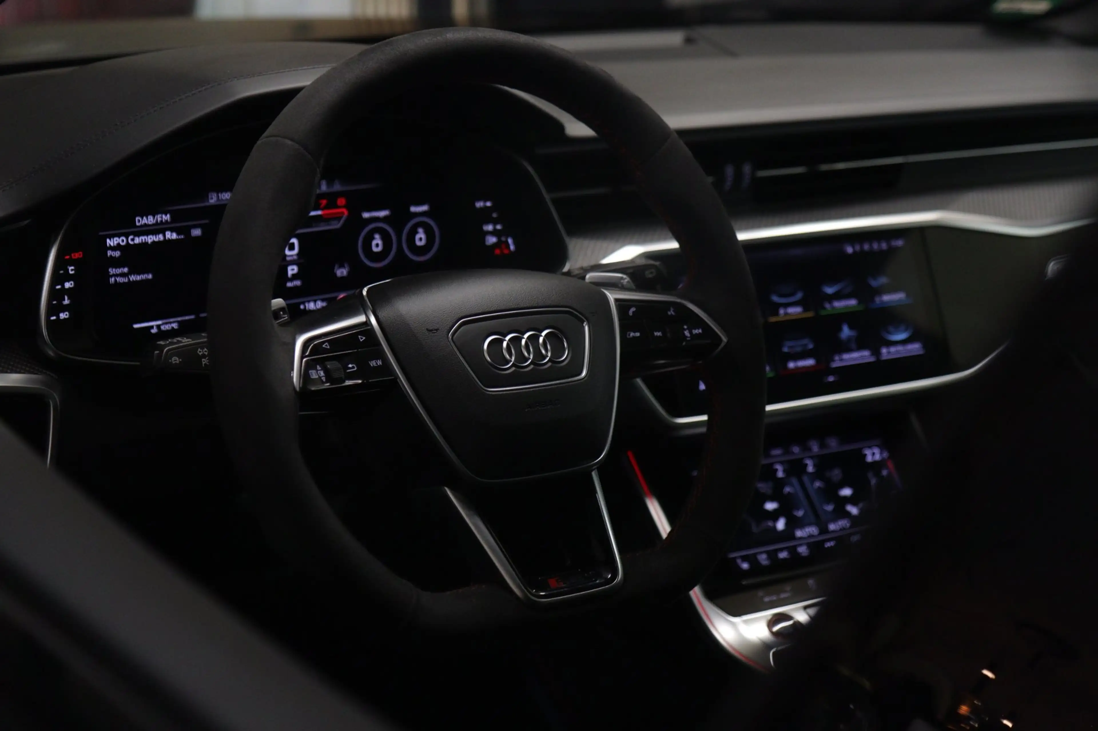 Audi RS6 Avant RS TFSI quattro Dynamic+ /CERAMIC/PANO/360/S — photo 42