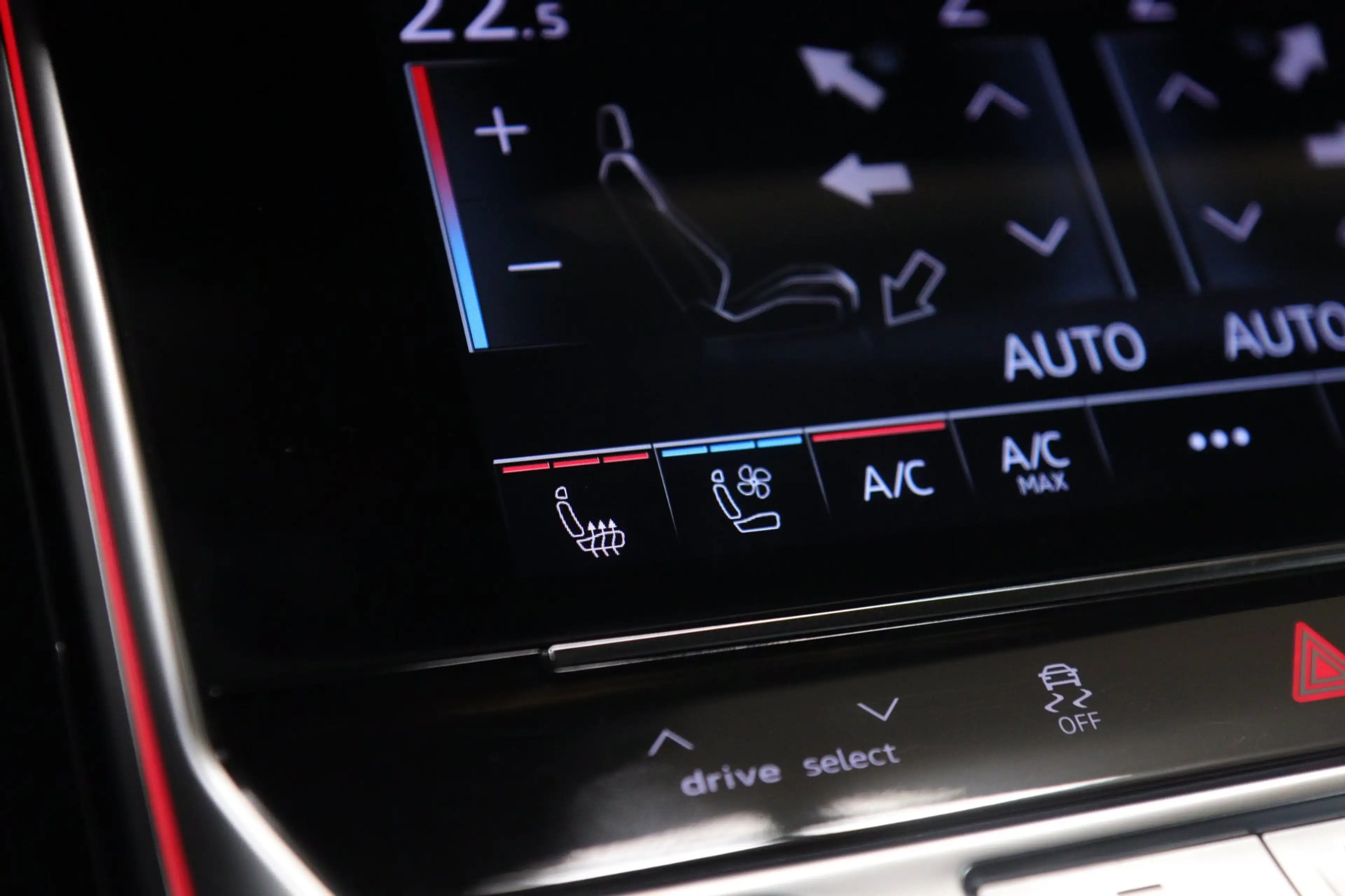 Audi RS6 Avant RS TFSI quattro Dynamic+ /CERAMIC/PANO/360/S — photo 47