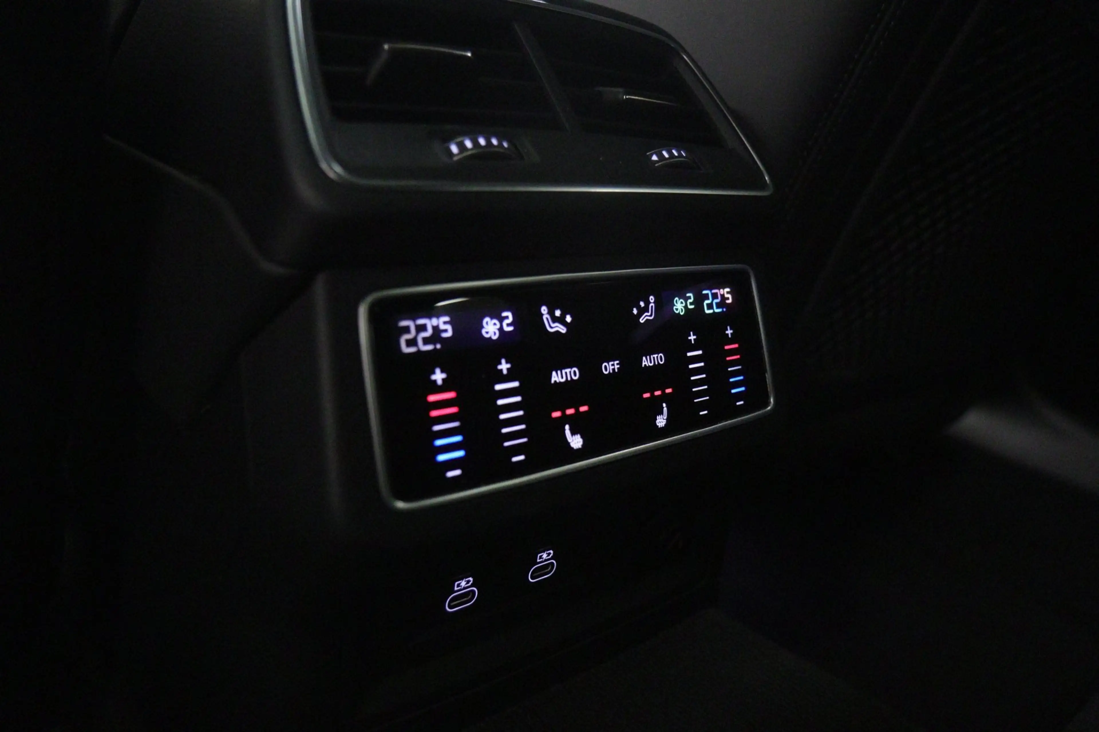 Audi RS6 Avant RS TFSI quattro Dynamic+ /CERAMIC/PANO/360/S — photo 38