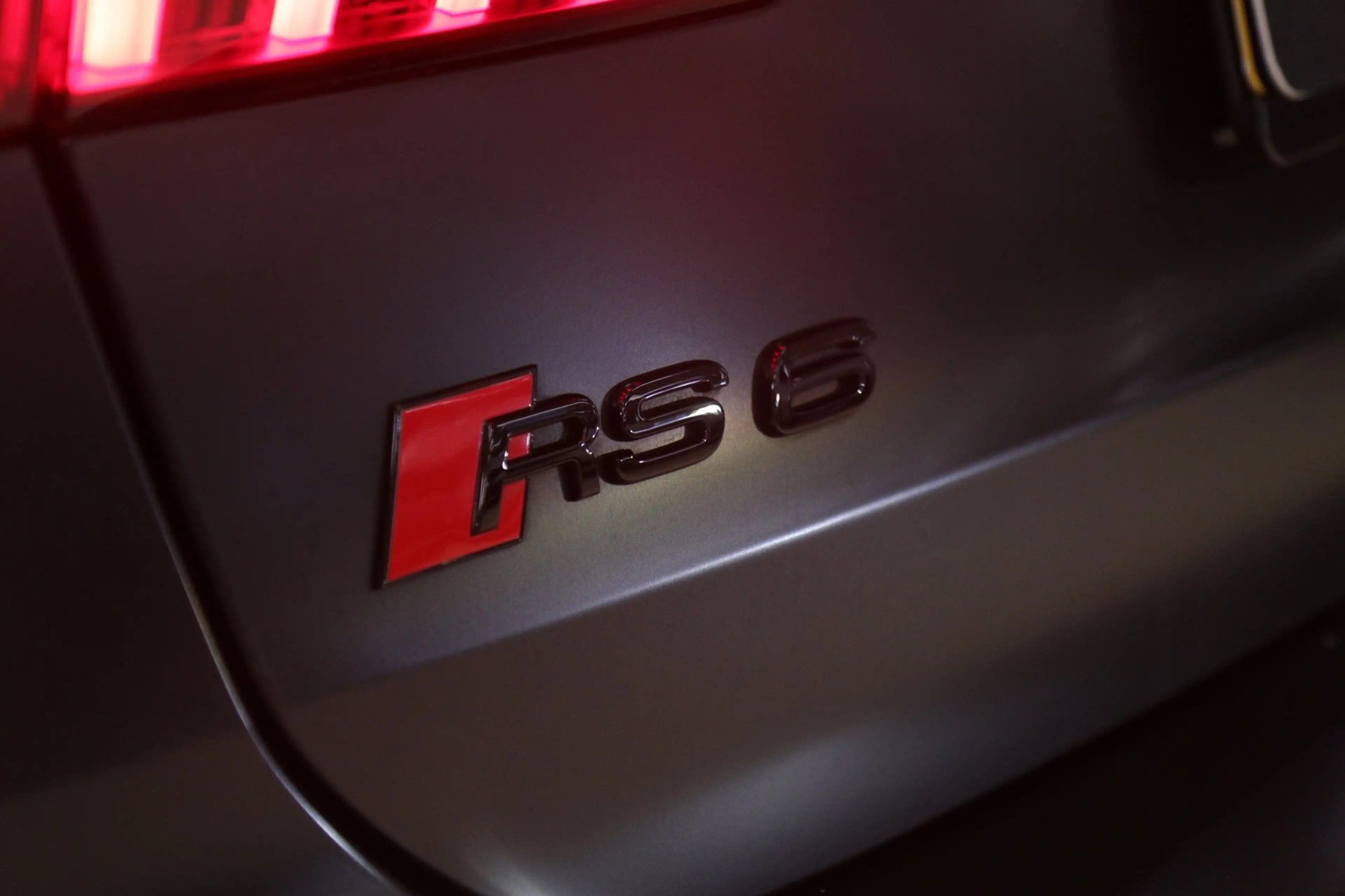 Audi RS6 Avant RS TFSI quattro Dynamic+ /CERAMIC/PANO/360/S — photo 18