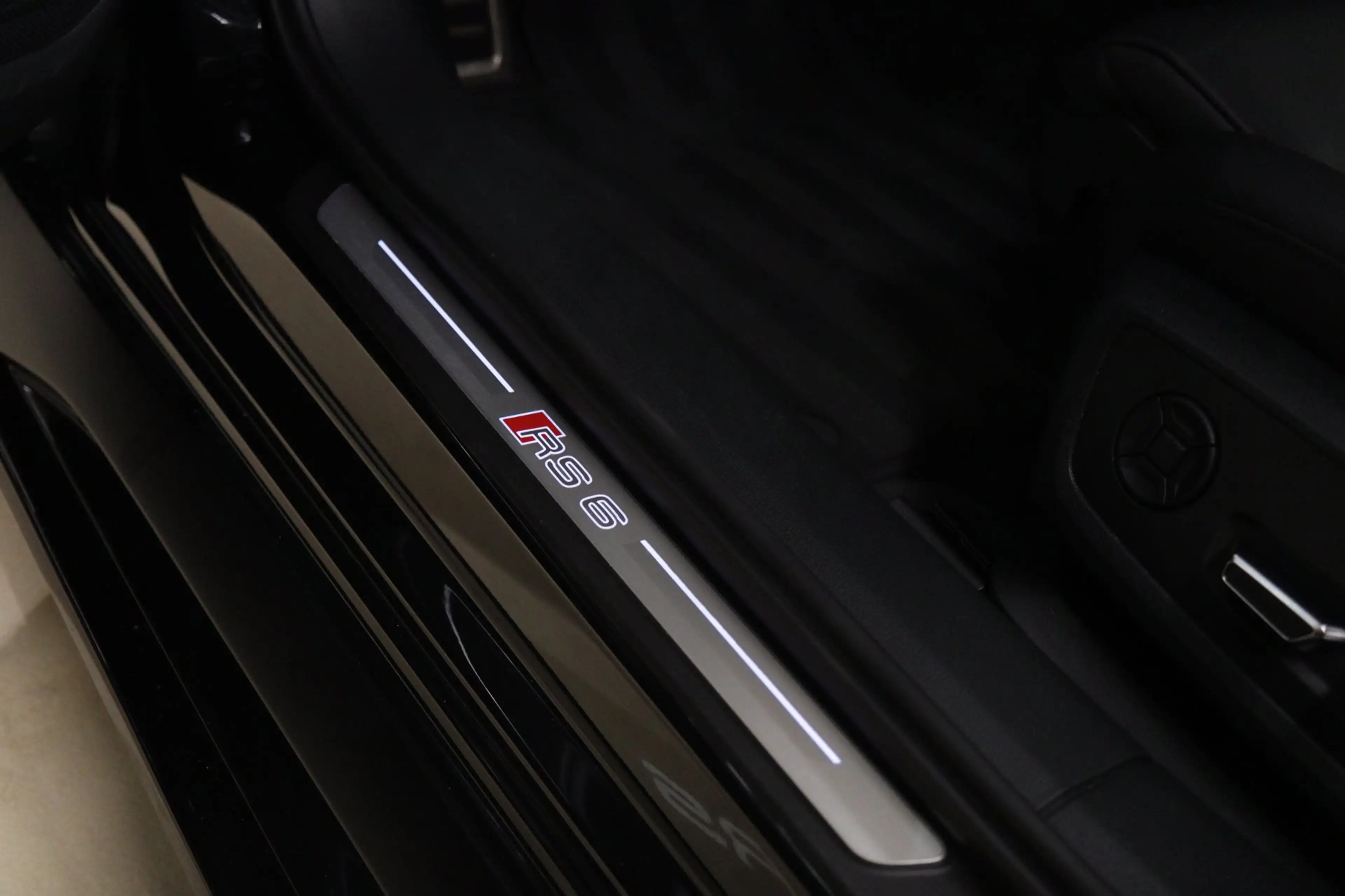 Audi RS6 Avant RS TFSI quattro Dynamic+ /CERAMIC/PANO/360/S — photo 34