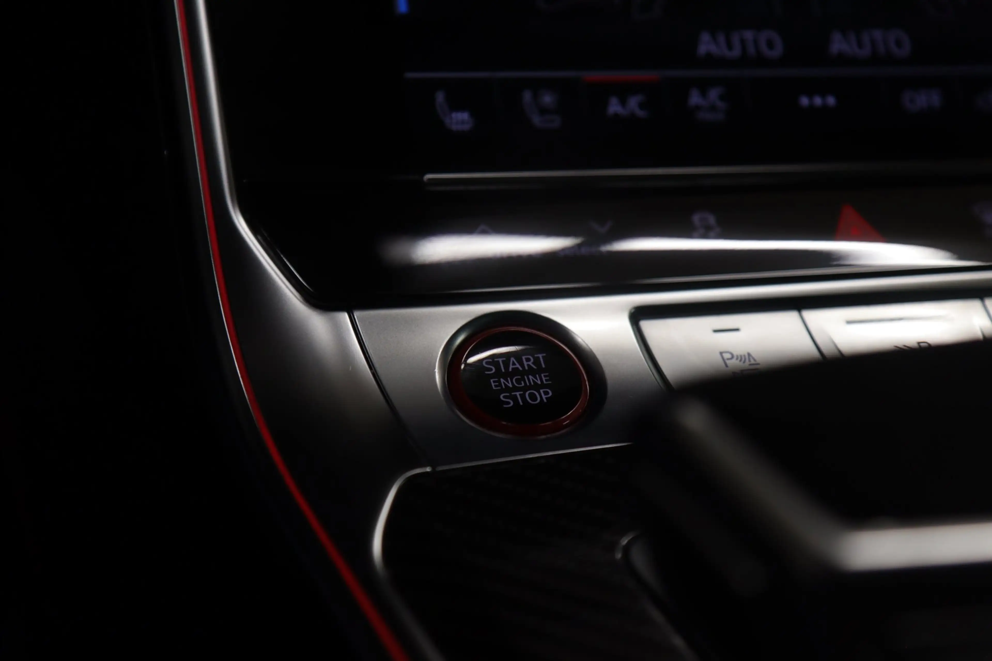Audi RS6 Avant RS TFSI quattro Dynamic+ /CERAMIC/PANO/360/S — photo 46