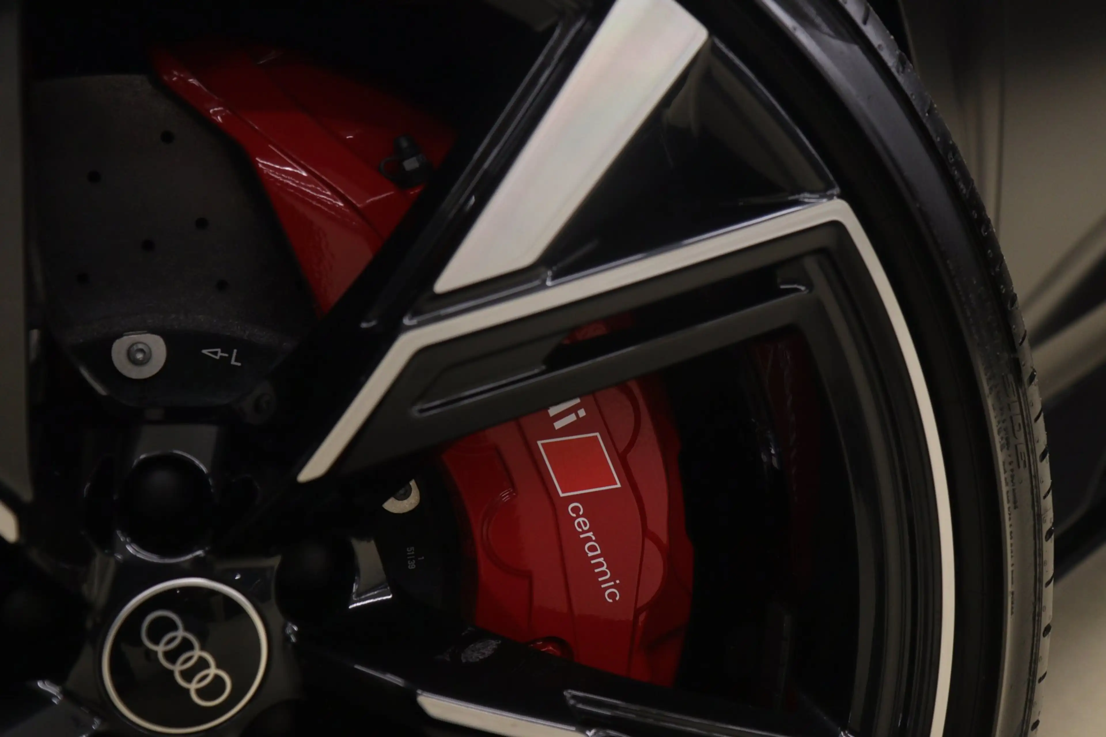 Audi RS6 Avant RS TFSI quattro Dynamic+ /CERAMIC/PANO/360/S — photo 7