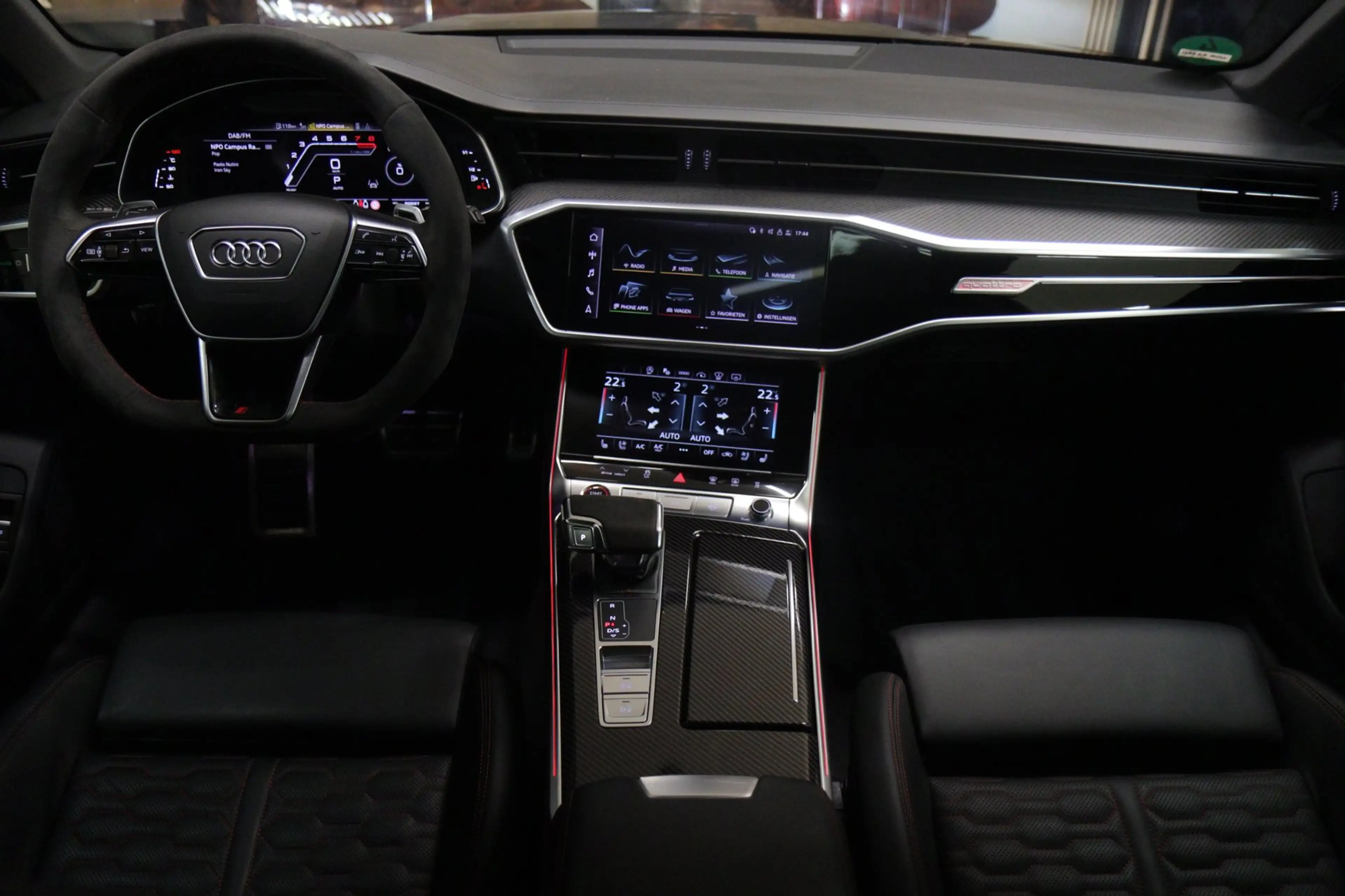 Audi RS6 Avant RS TFSI quattro Dynamic+ /CERAMIC/PANO/360/S — photo 21