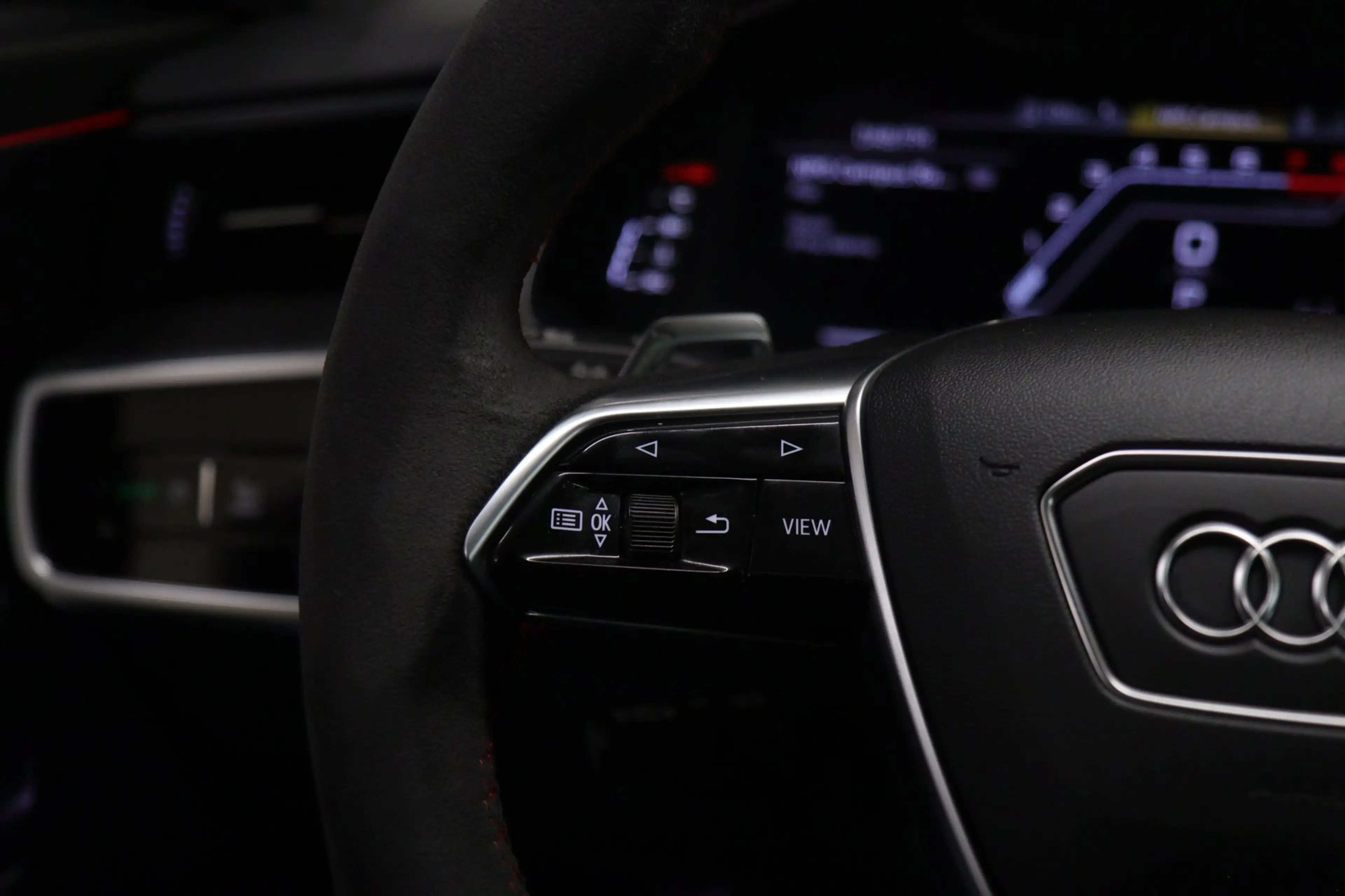 Audi RS6 Avant RS TFSI quattro Dynamic+ /CERAMIC/PANO/360/S — photo 23