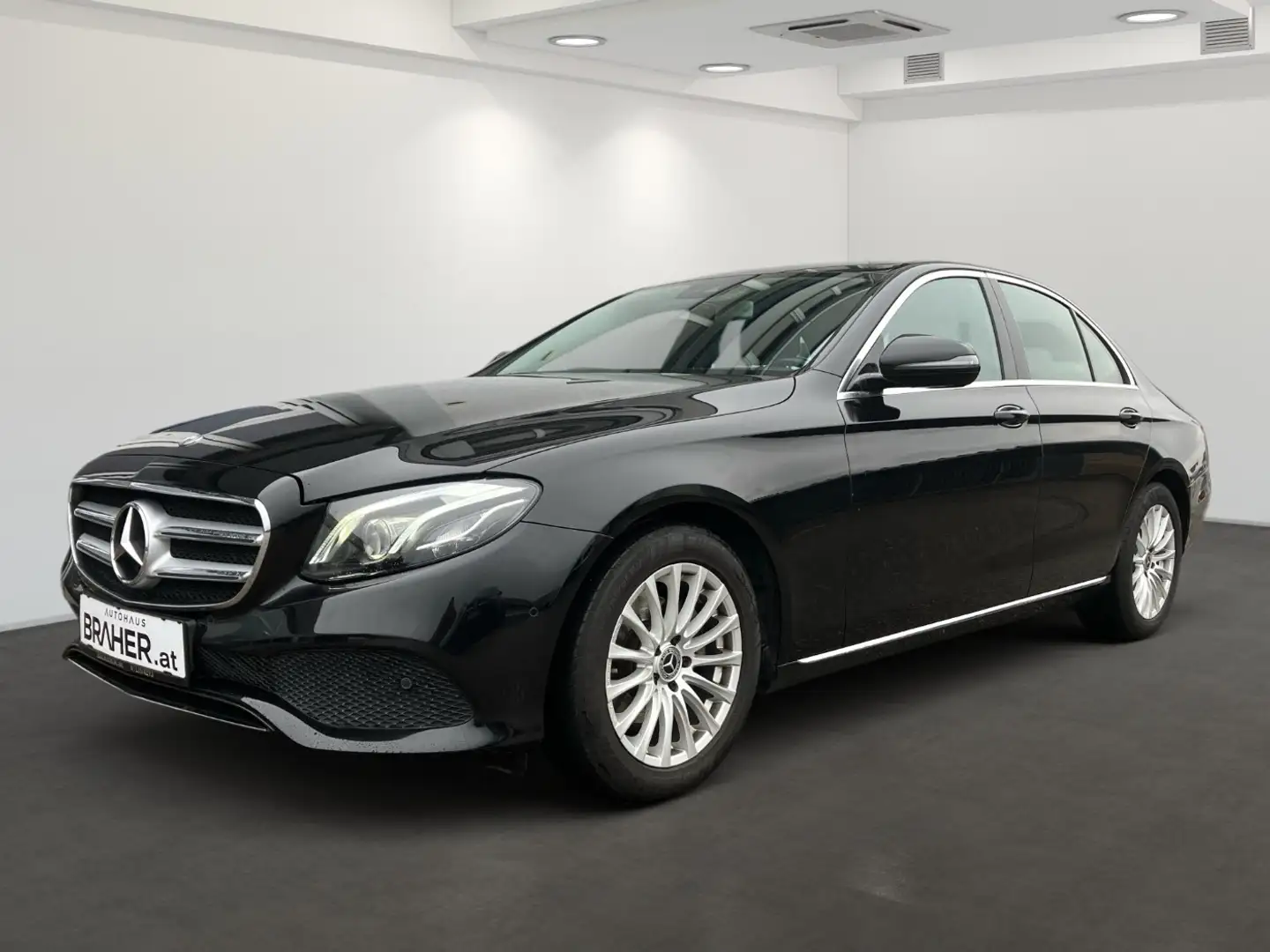 Mercedes-Benz E 200 d Avantgarde Ambi AHK AUT RKam KeyGo Klima Schwarz - 2