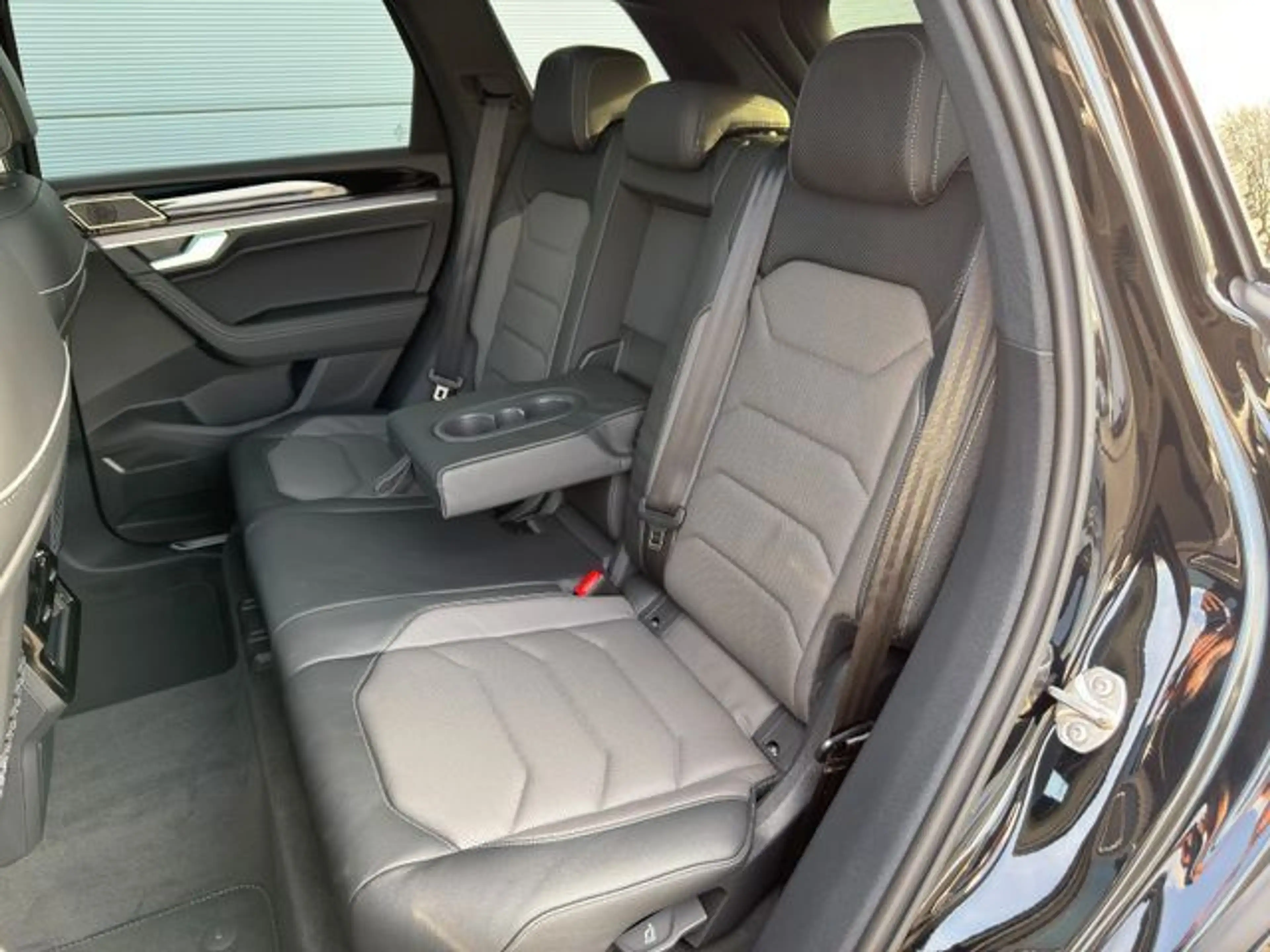 Volkswagen Touareg 3.0 TDI R-Line Final AHK 21Z Pano Stand — photo 6