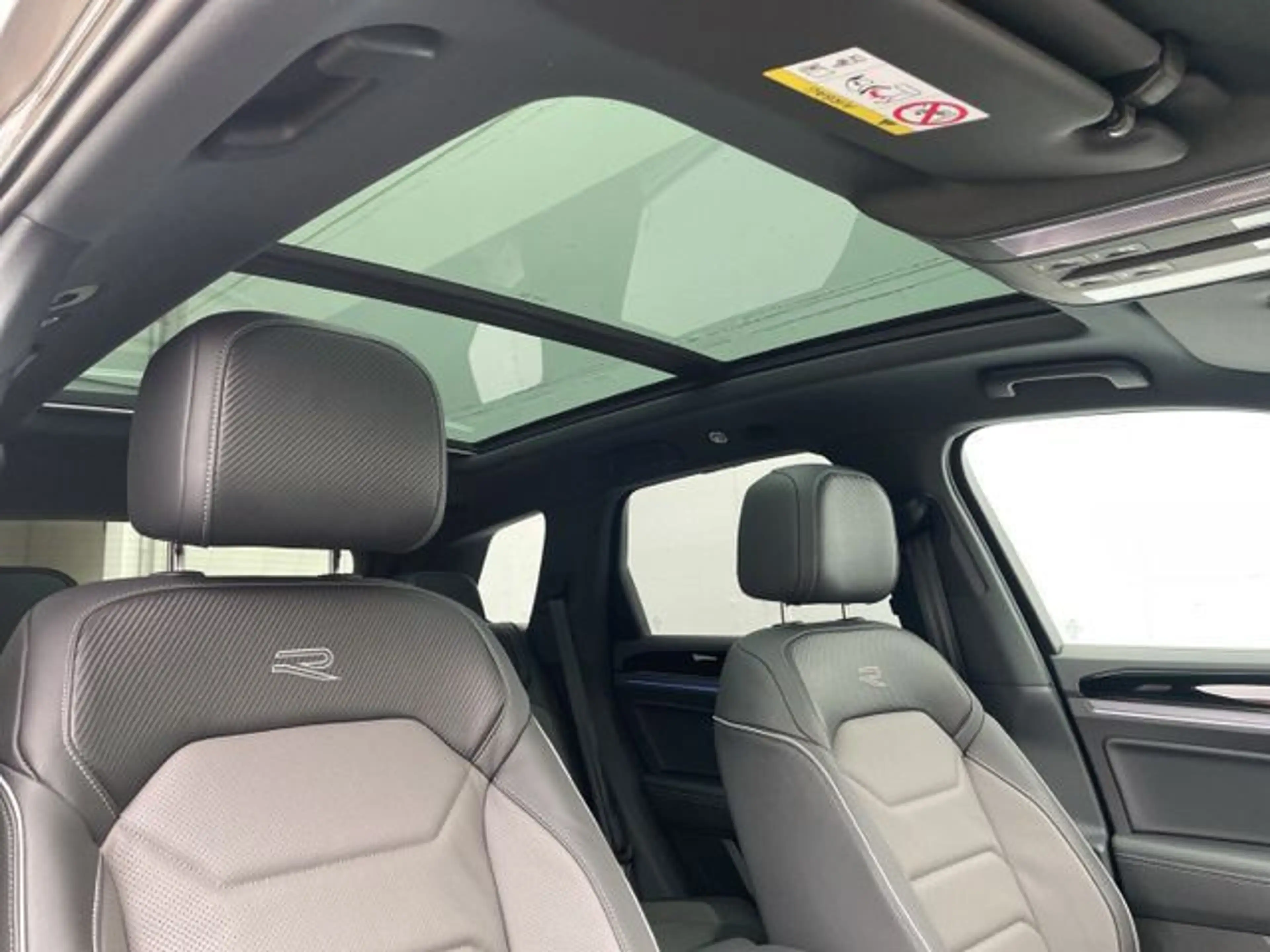 Volkswagen Touareg 3.0 TDI R-Line Final AHK 21Z Pano Stand — photo 4