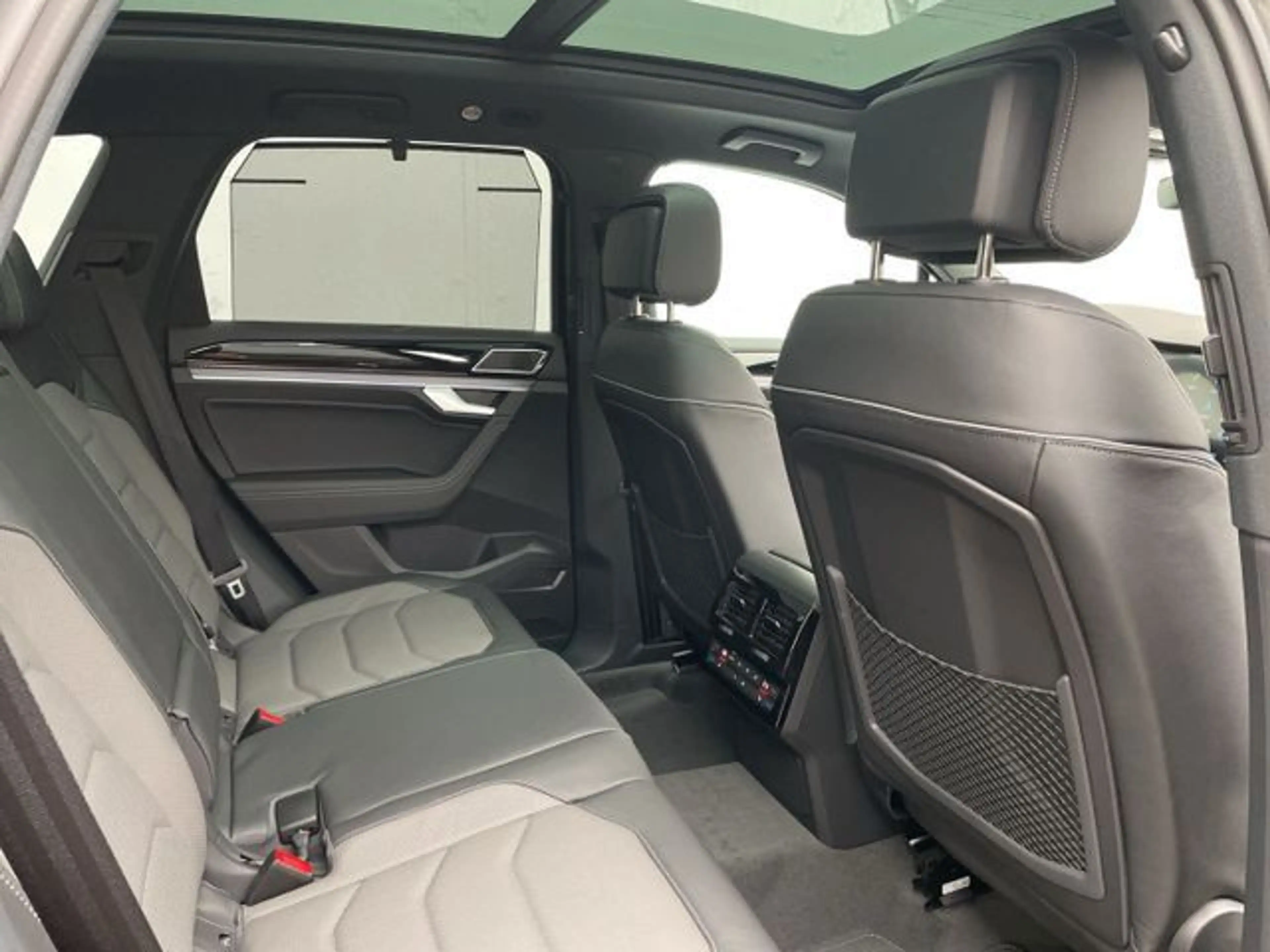 Volkswagen Touareg 3.0 TDI R-Line Final AHK 21Z Pano Stand — photo 15