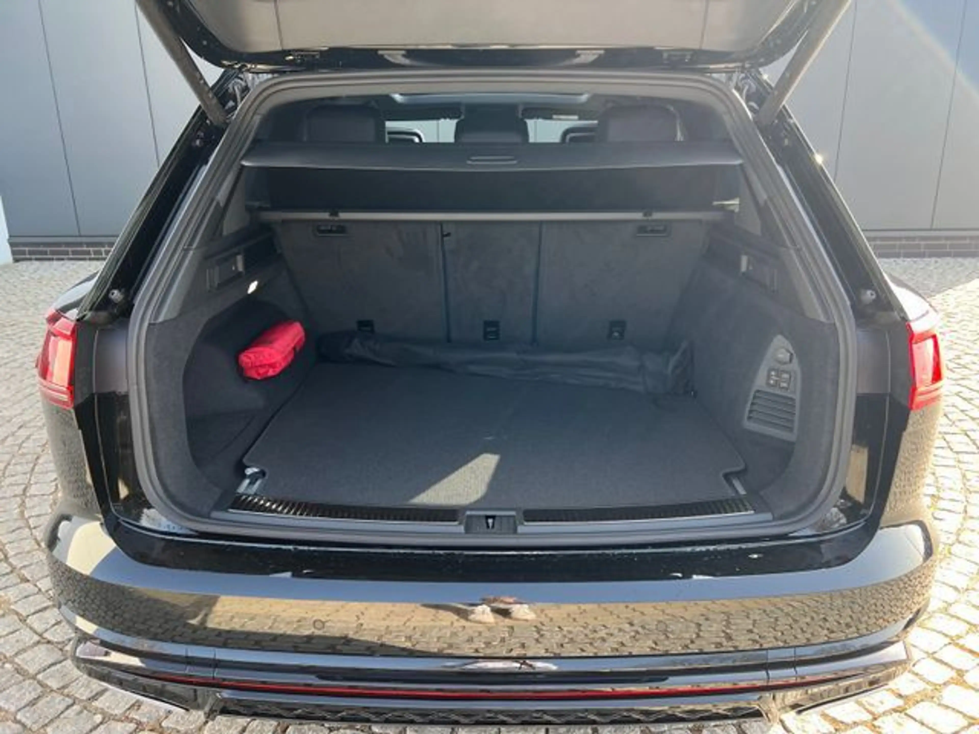 Volkswagen Touareg 3.0 TDI R-Line Final AHK 21Z Pano Stand — photo 12