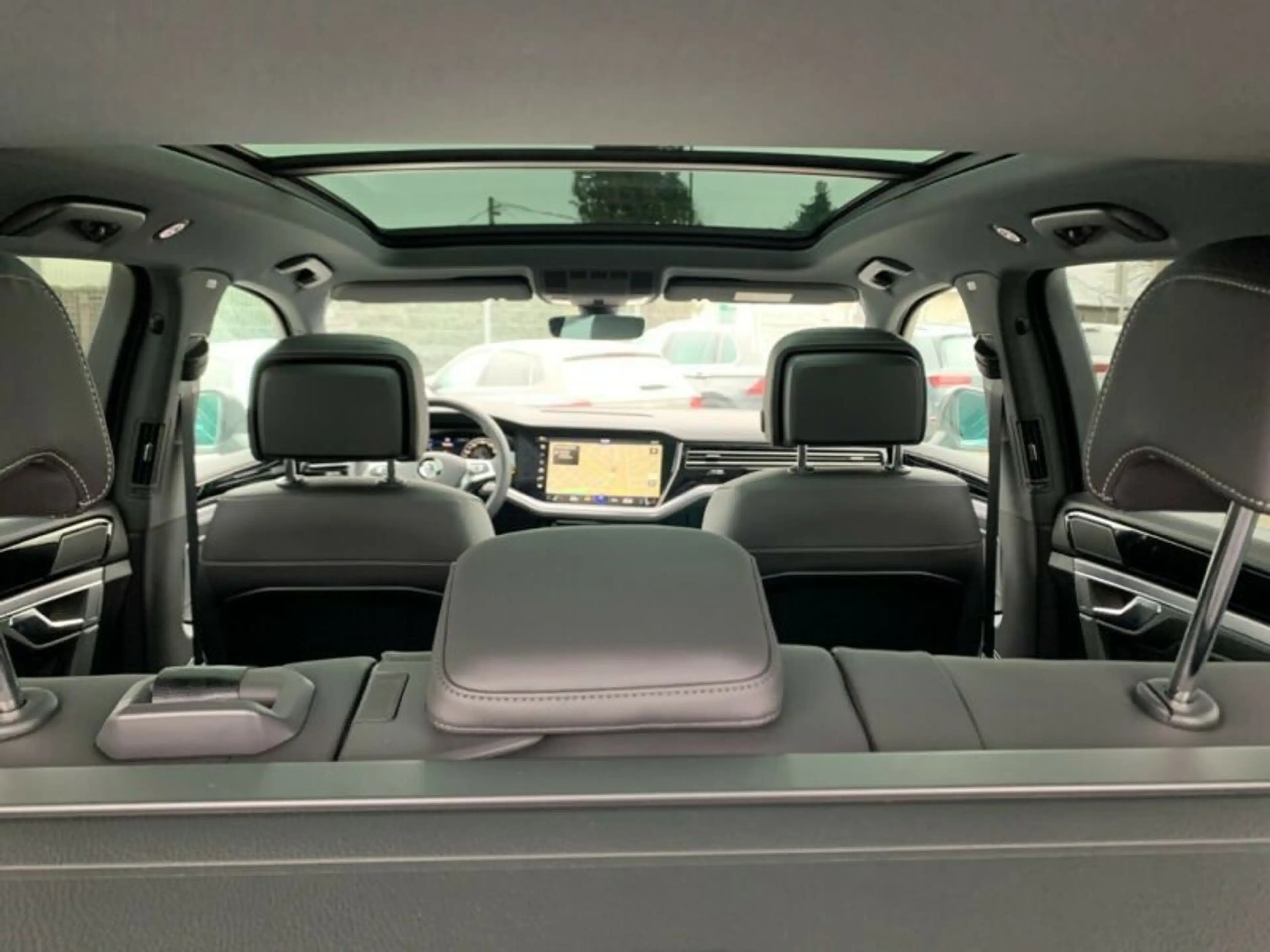 Volkswagen Touareg 3.0 TDI R-Line Final AHK 21Z Pano Stand — photo 14