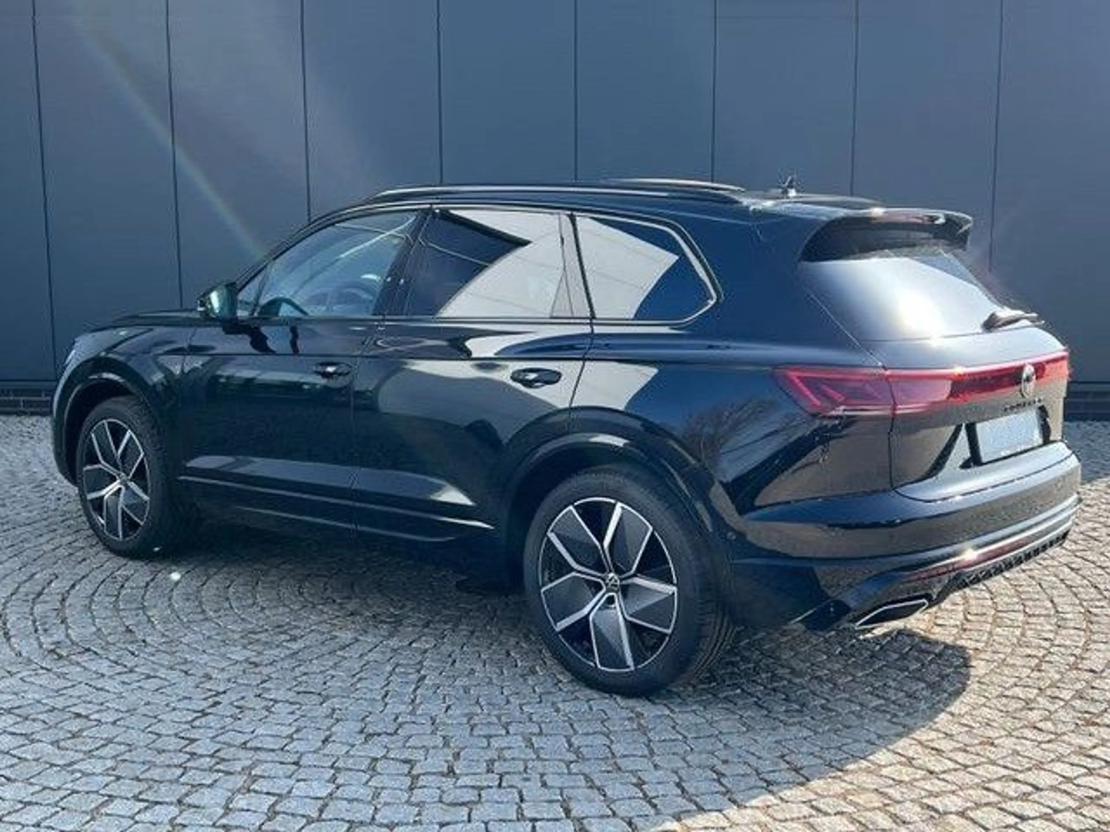 Volkswagen Touareg 3.0 TDI R-Line Final AHK 21Z Pano Stand — photo 2