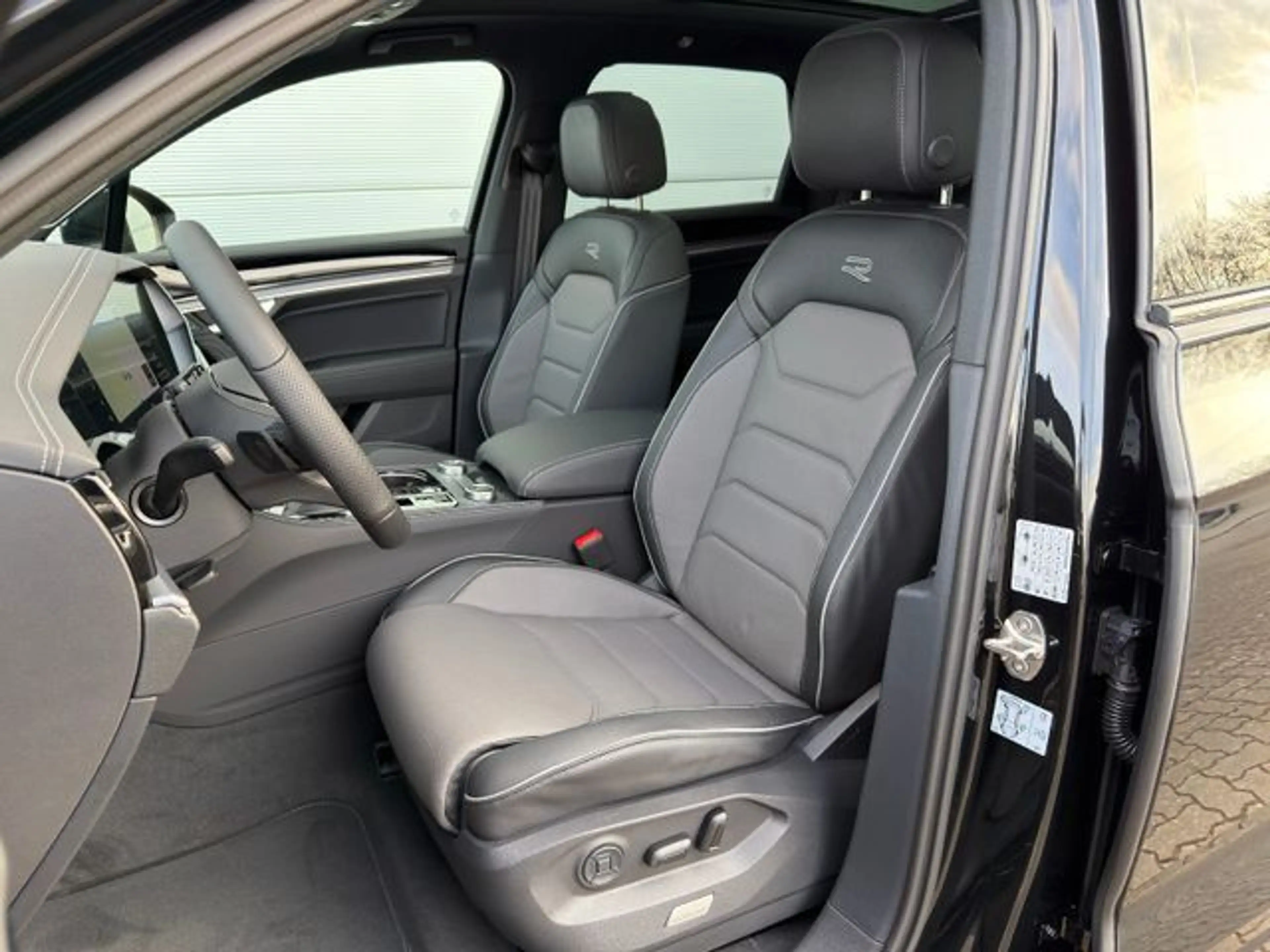 Volkswagen Touareg 3.0 TDI R-Line Final AHK 21Z Pano Stand — photo 5