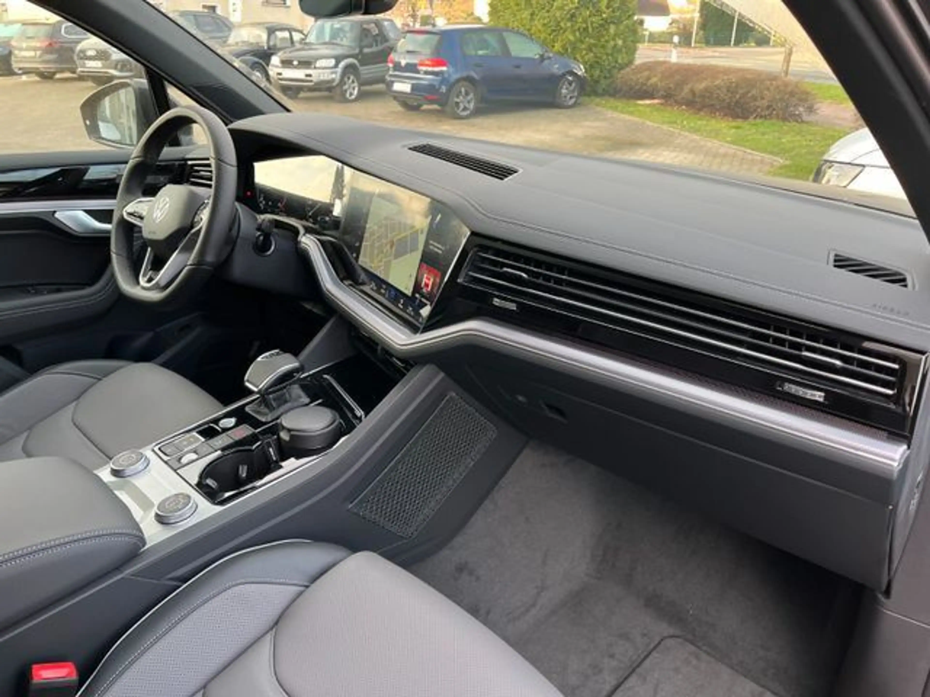 Volkswagen Touareg 3.0 TDI R-Line Final AHK 21Z Pano Stand — photo 3