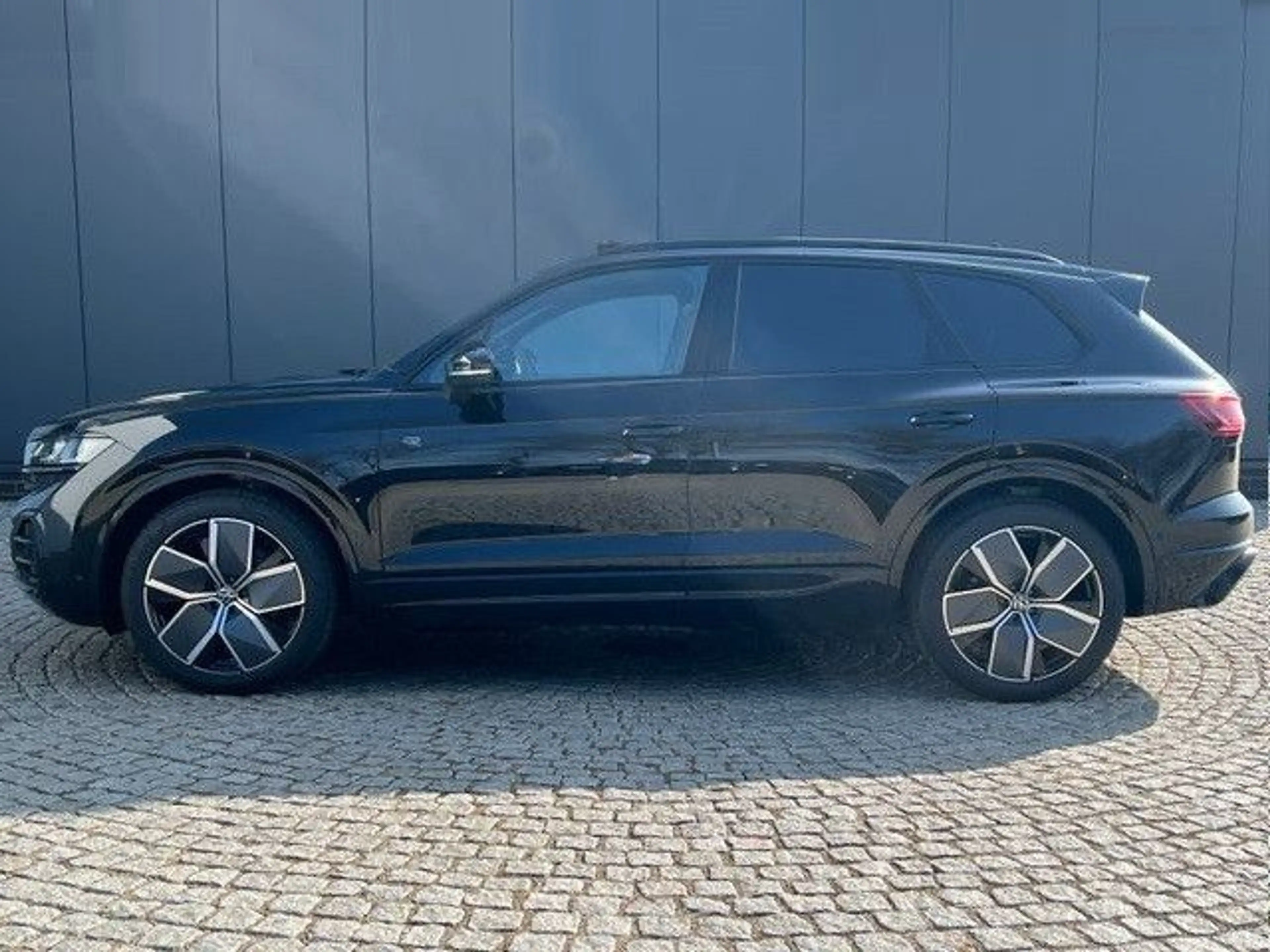 Volkswagen Touareg 3.0 TDI R-Line Final AHK 21Z Pano Stand — photo 11