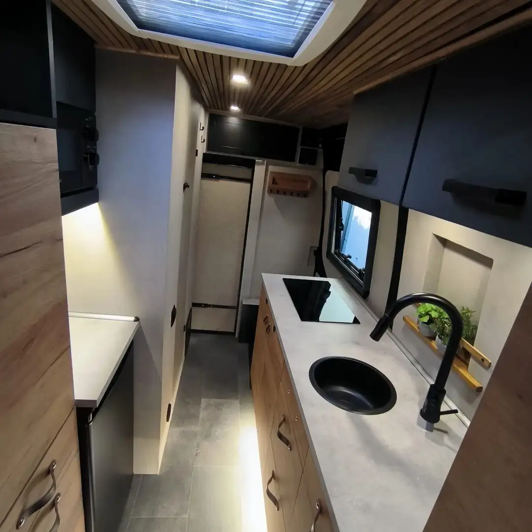 Iveco Daily Campervan Alb - 1