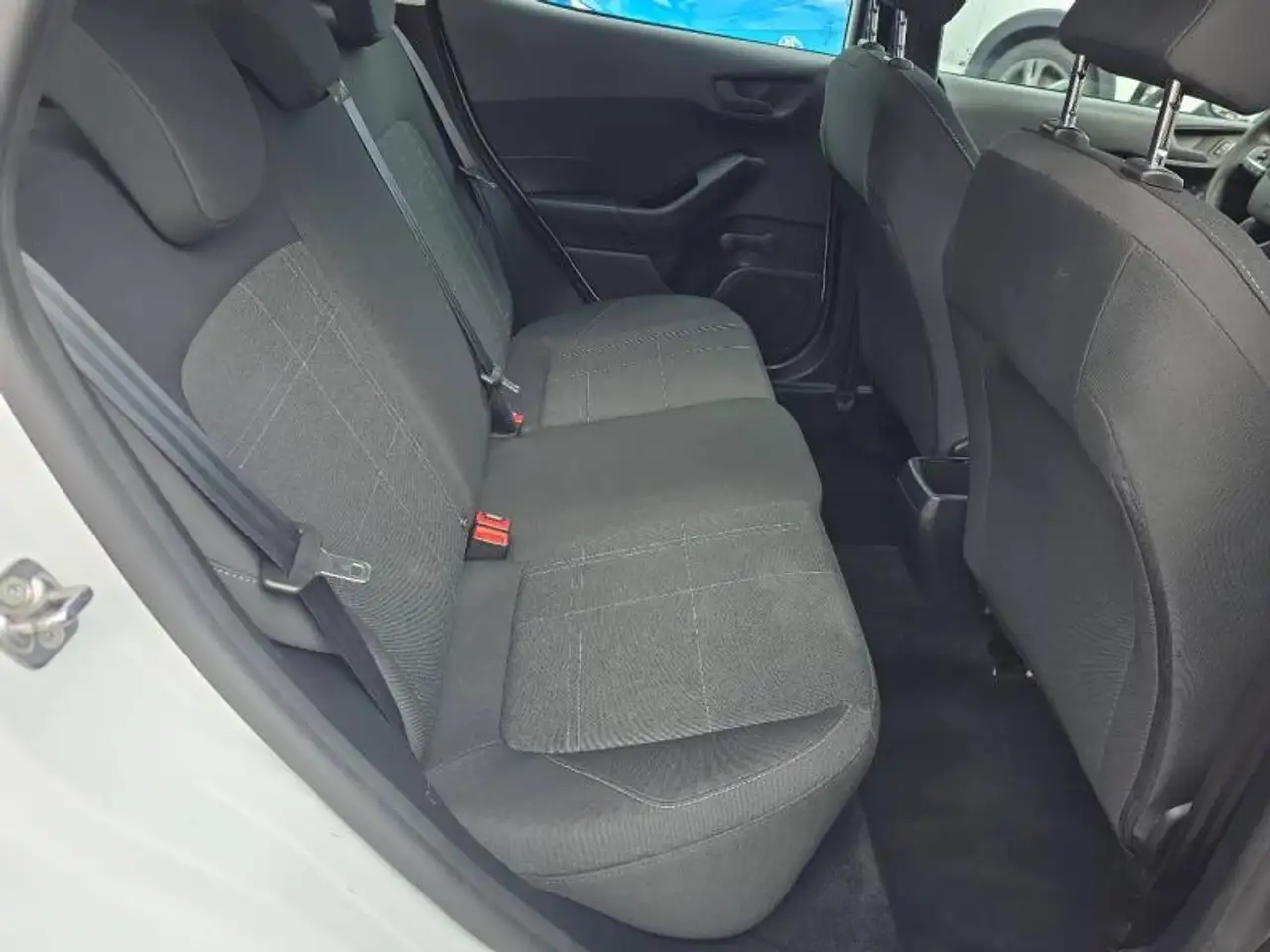 Ford Fiesta 5 portes — photo 11