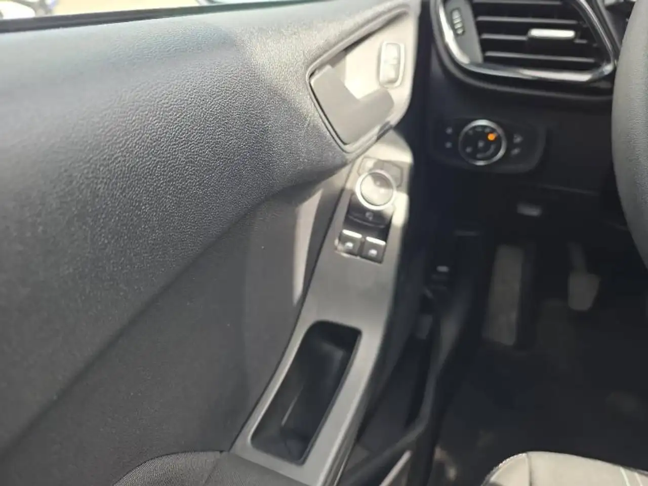 Ford Fiesta 5 portes — photo 19