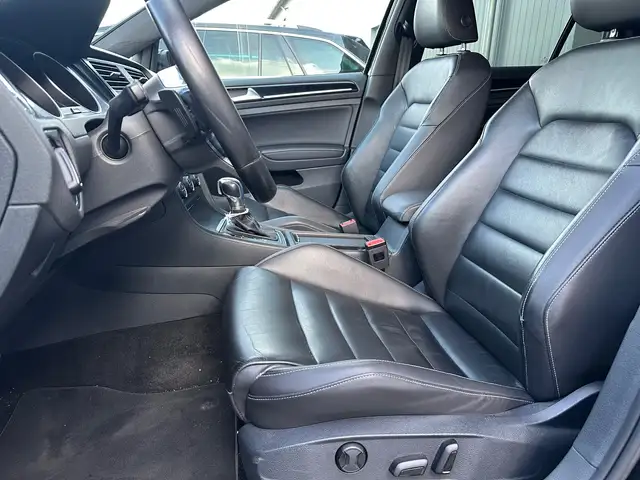 Volkswagen Golf view 12