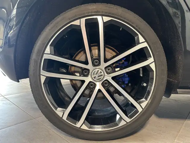 Volkswagen Golf view 3