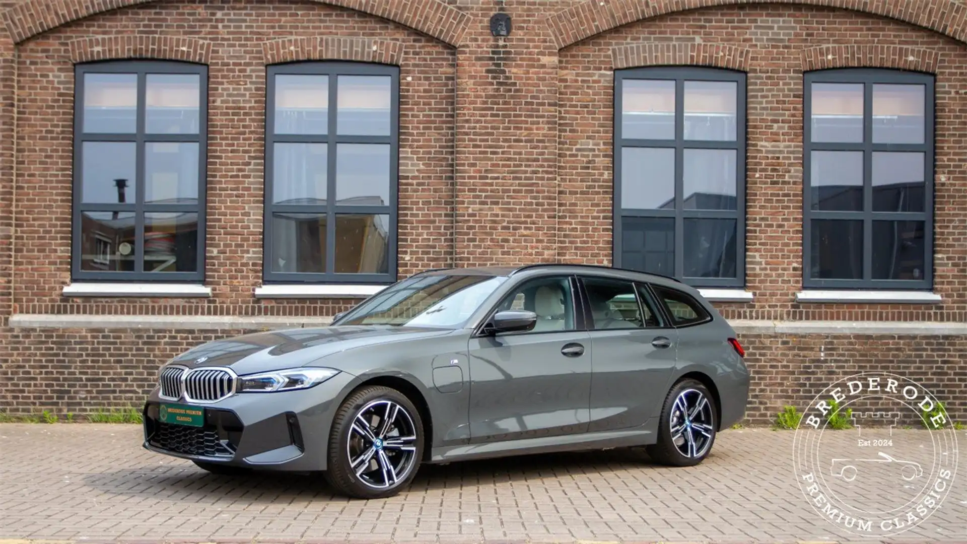 BMW 330 330e xDrive Touring | M-Sport Grijs - 1