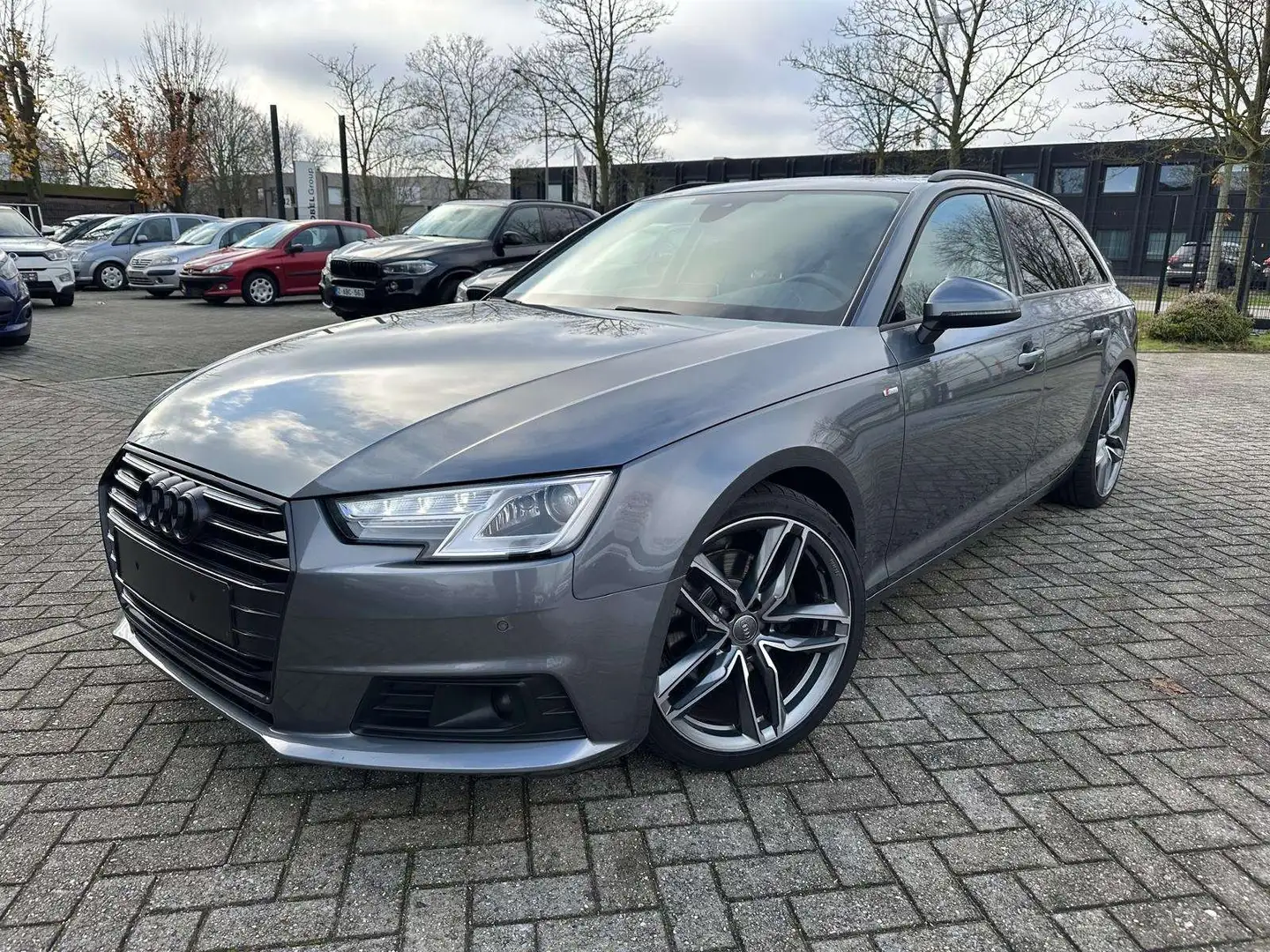 Audi A4 A4 Avant 2.0 TDI ultra S tronic sport - S Line Gris - 1