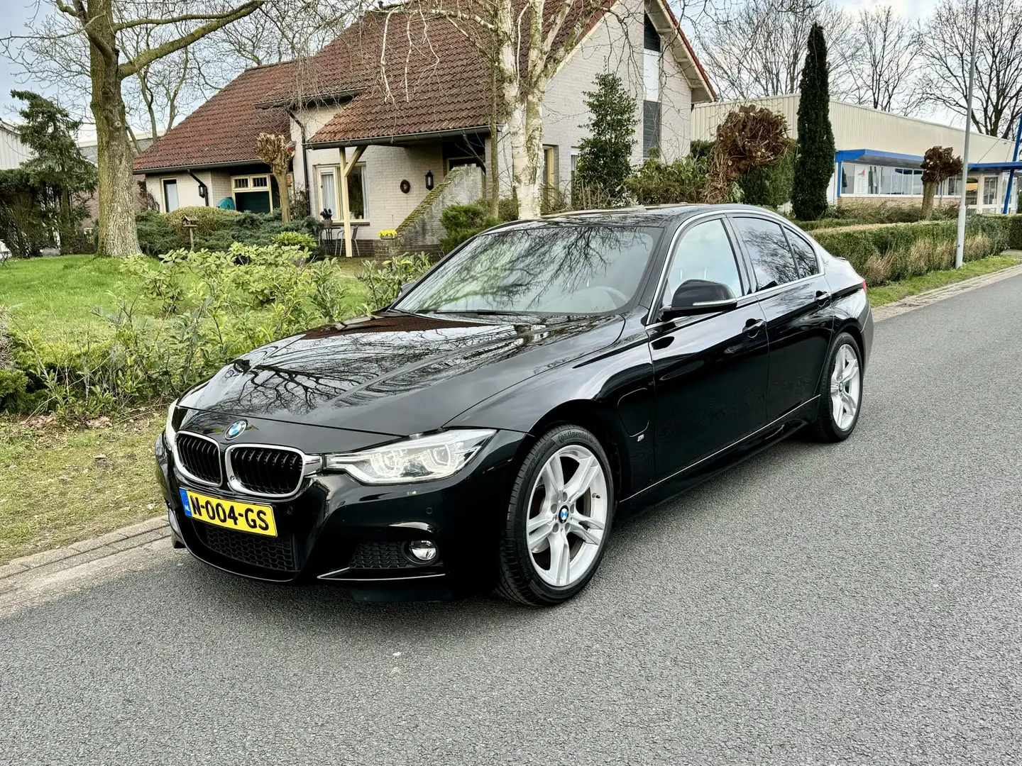 BMW 330 3-serie 330e M-Sport 252PK Hybrid•Automaat•LED Zwart - 1