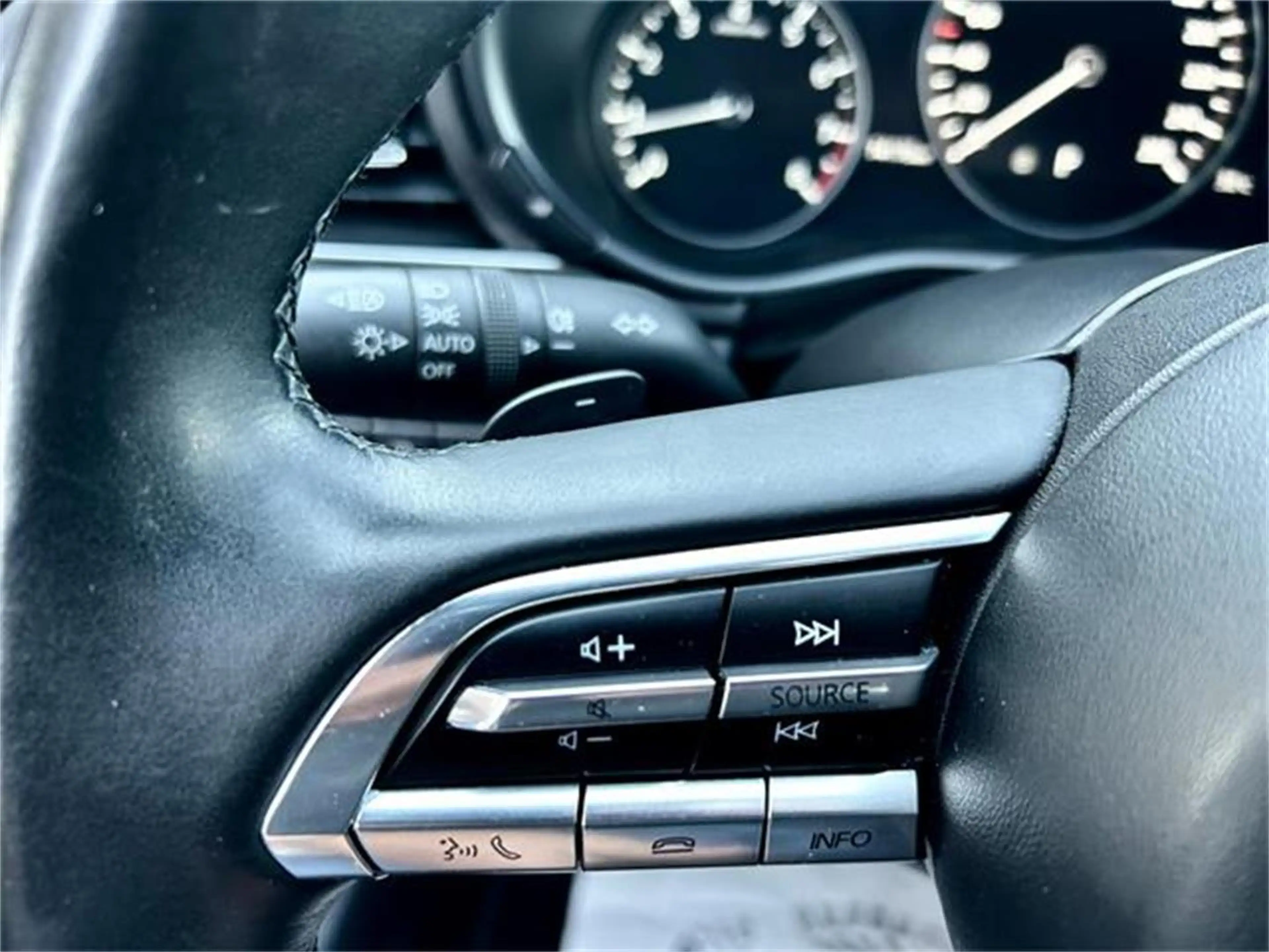 Mazda 3 Skyactiv-X180 GT+/SO Aut. Automatik mit Paket So — photo 11