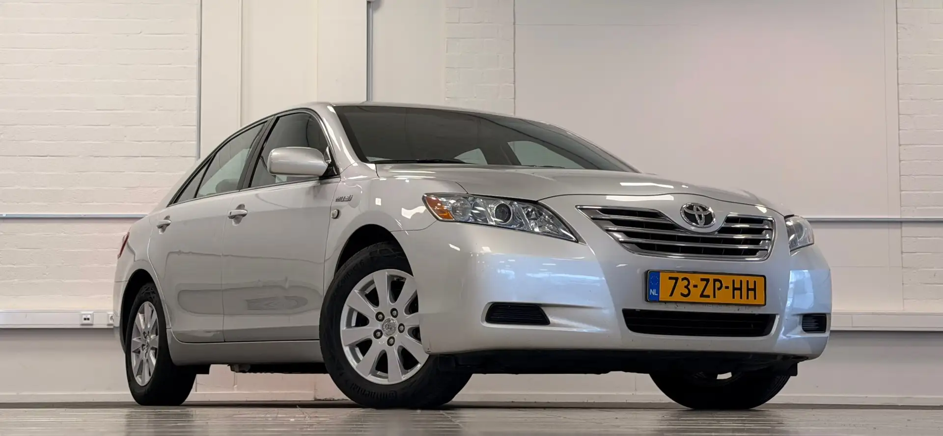 Toyota Camry HYBRIDE 2.4i Automaat Lerenbekleding Clima Uniek i Grau - 2
