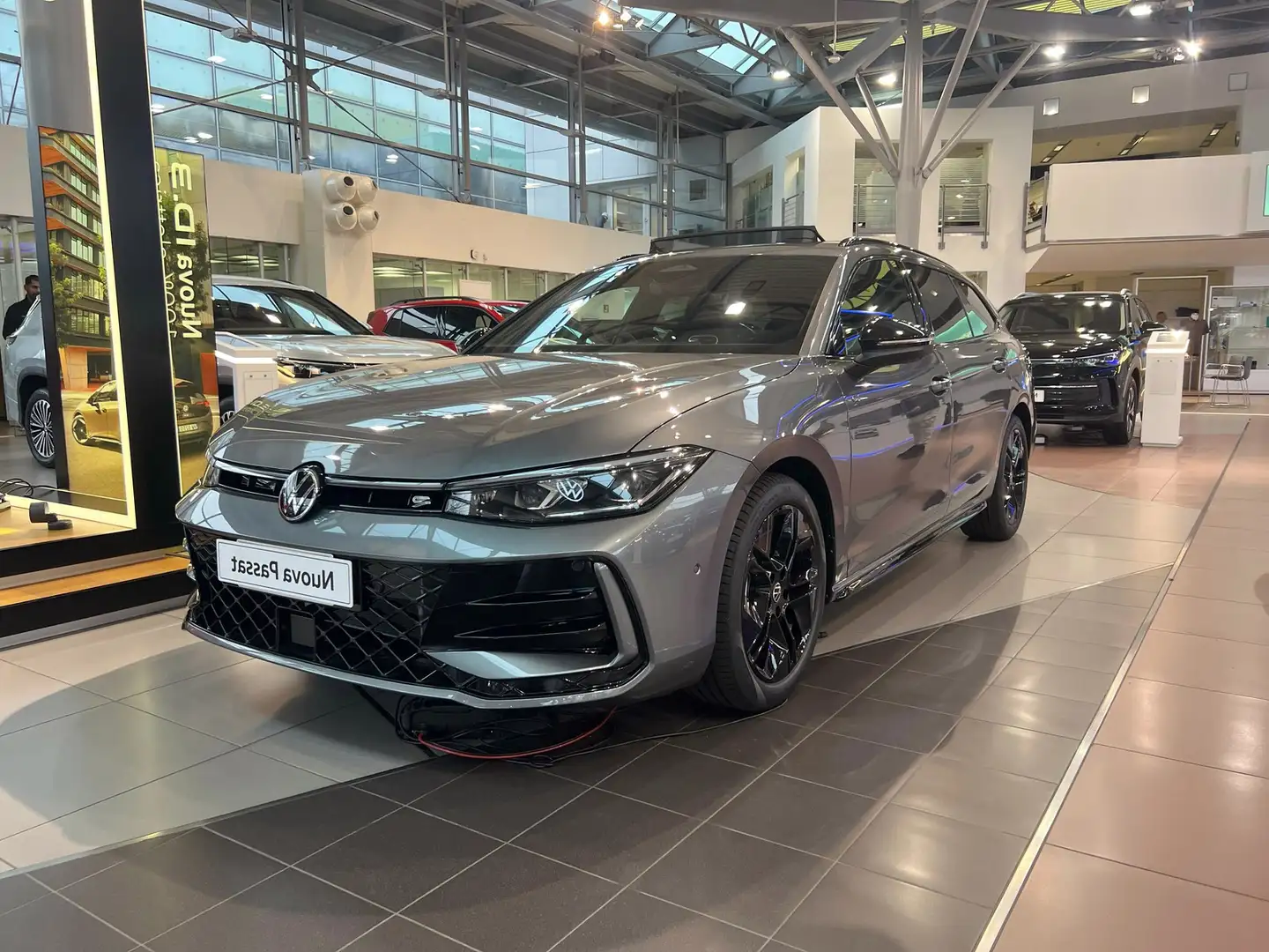 Volkswagen Passat Variant 1.5 etsi act r-line plus 150cv dsg Grigio - 1