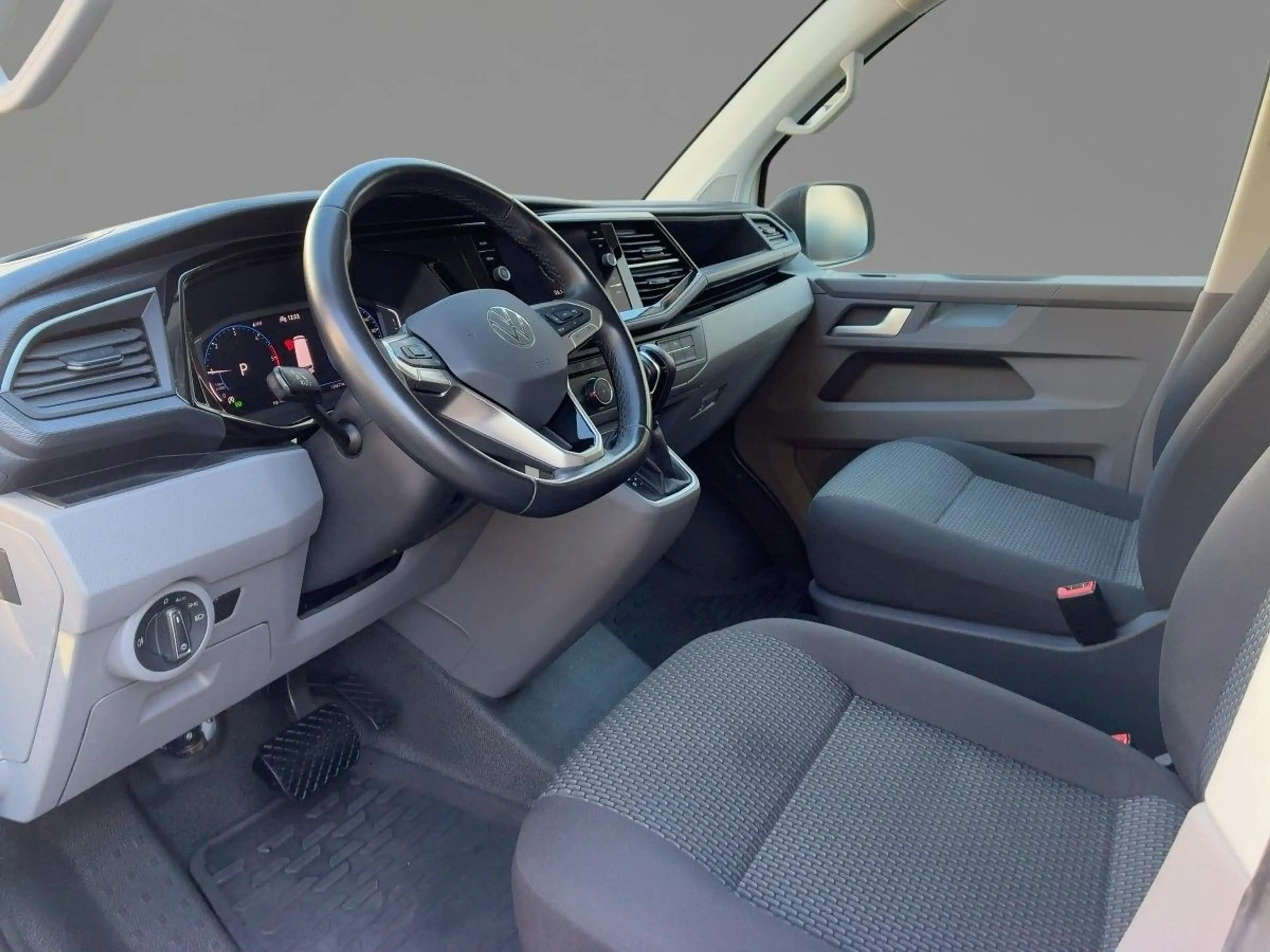 Volkswagen T6.1 Transporter T6.1 2.0 TDI DSG Kasten KR Navi Rückfahrkamera L — photo 6