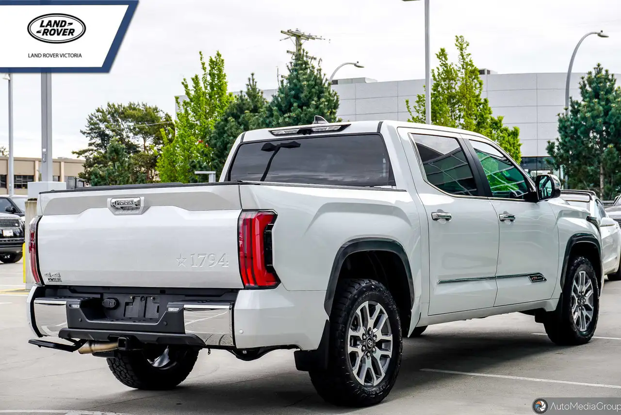 Toyota Tundra снимка Toyota Tundra