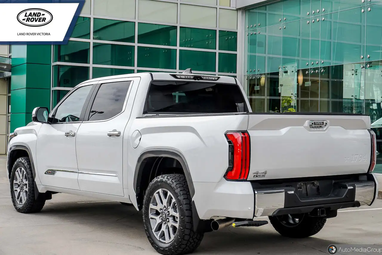 Toyota Tundra снимка Toyota Tundra