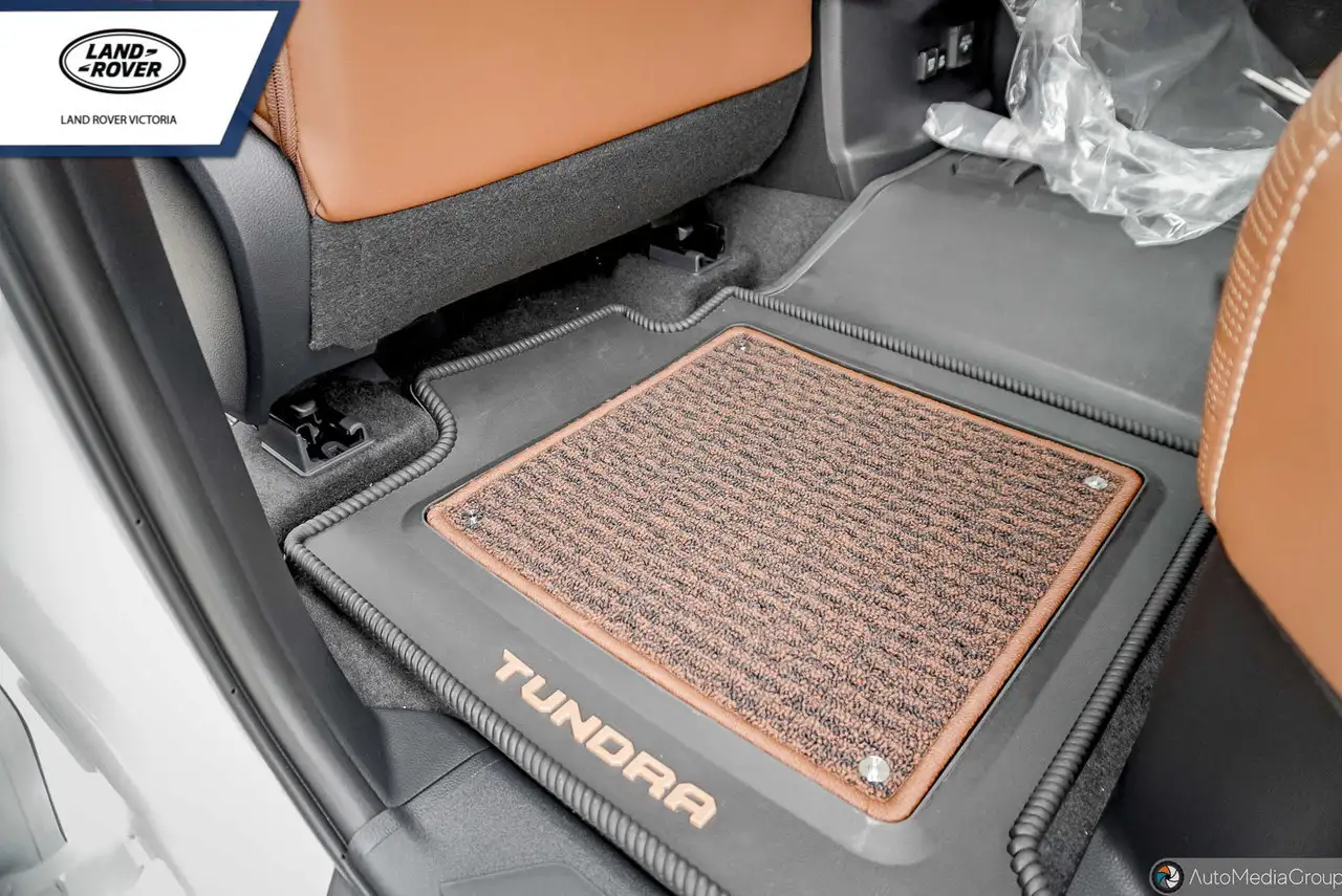Toyota Tundra снимка Toyota Tundra