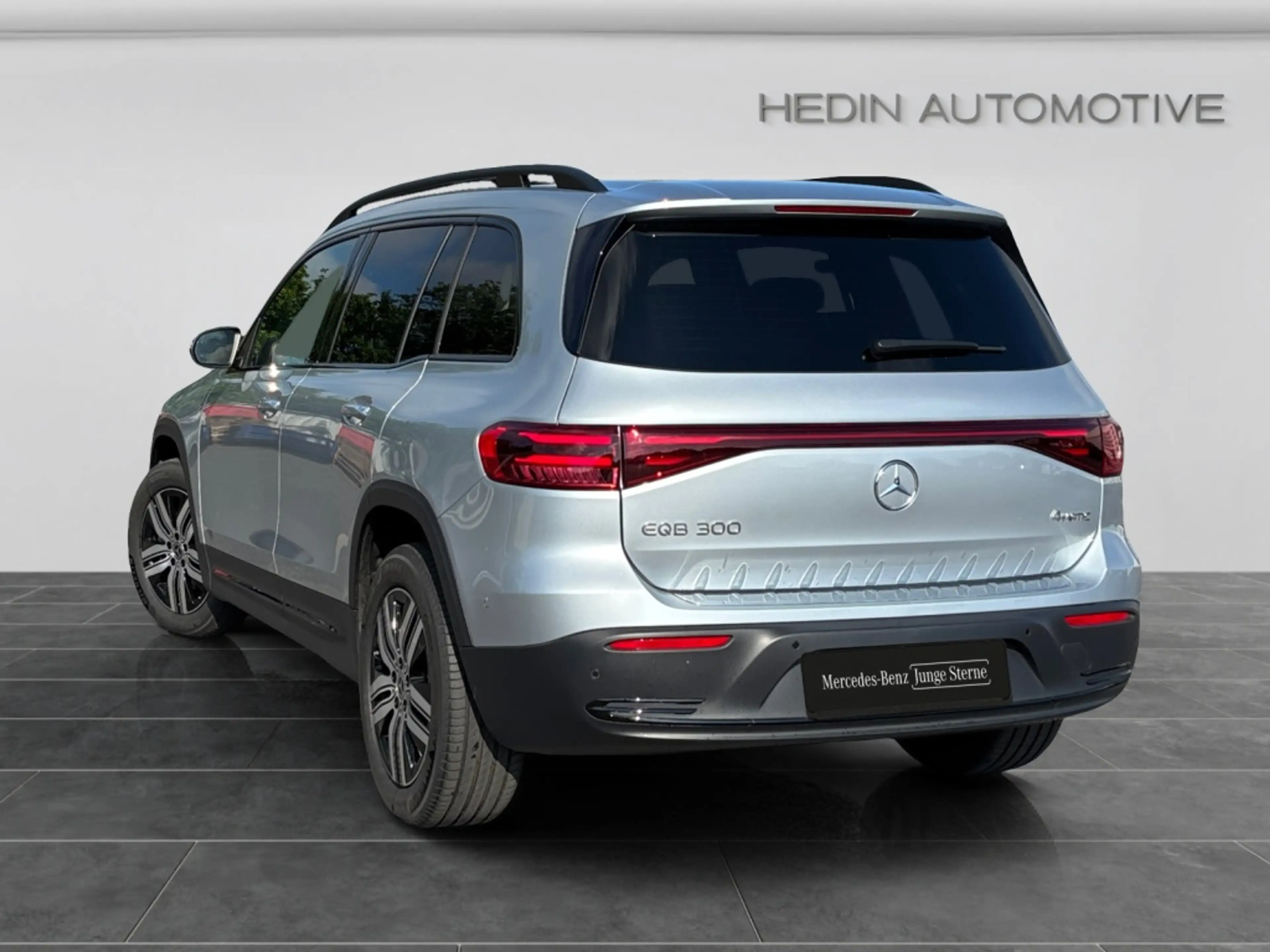 Mercedes-Benz EQB 300 4M NIGHT|7-SITZE|PANO|SHZ|DISTR|KAM — photo 3
