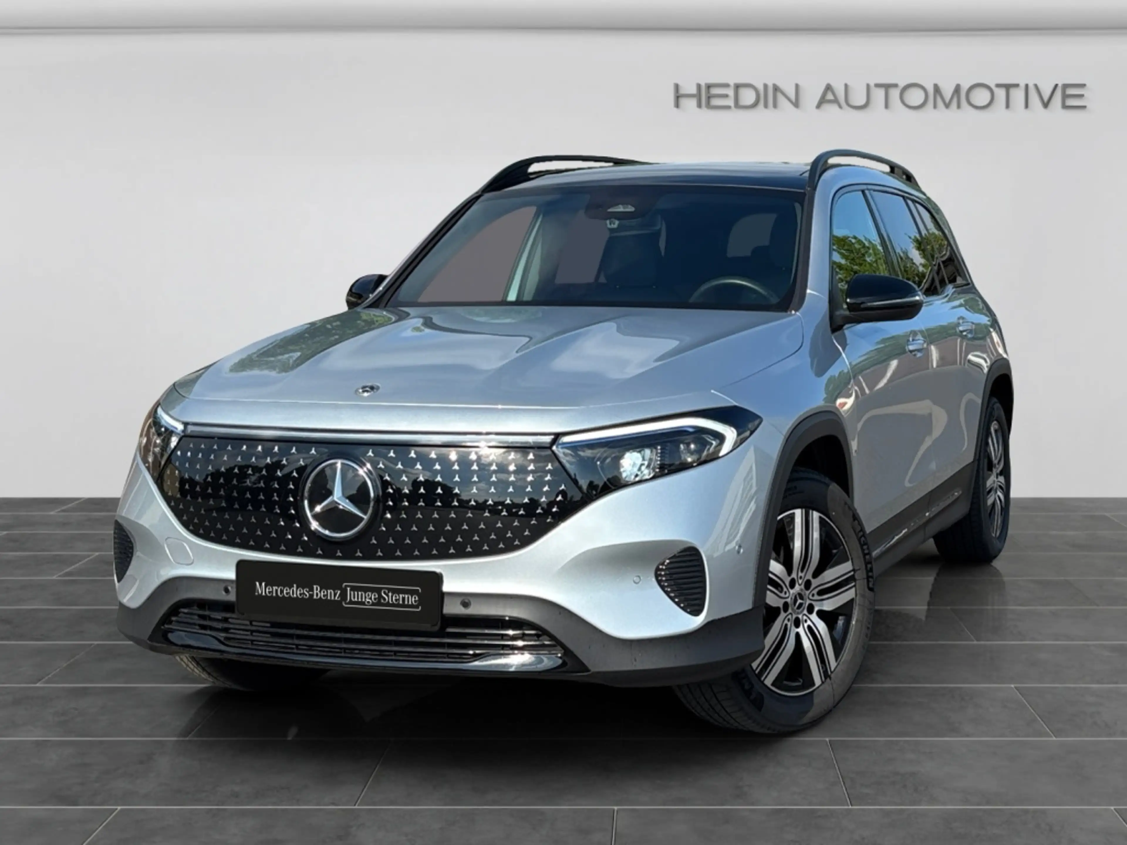 Mercedes-Benz EQB 300 4M NIGHT|7-SITZE|PANO|SHZ|DISTR|KAM — photo 2