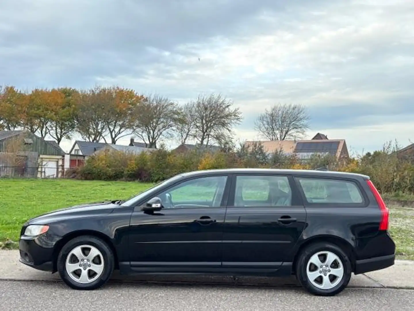 Volvo V70 2.4D Limited Edition Automaat ECC Audio/CD Navigat Zwart - 2