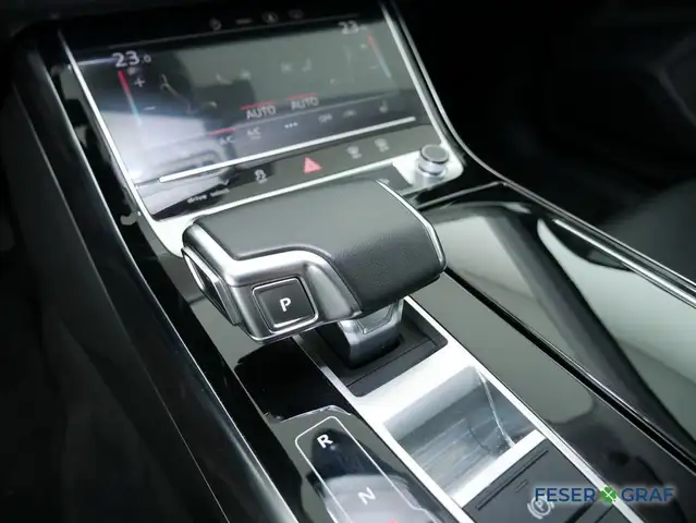 Audi A8 view 10