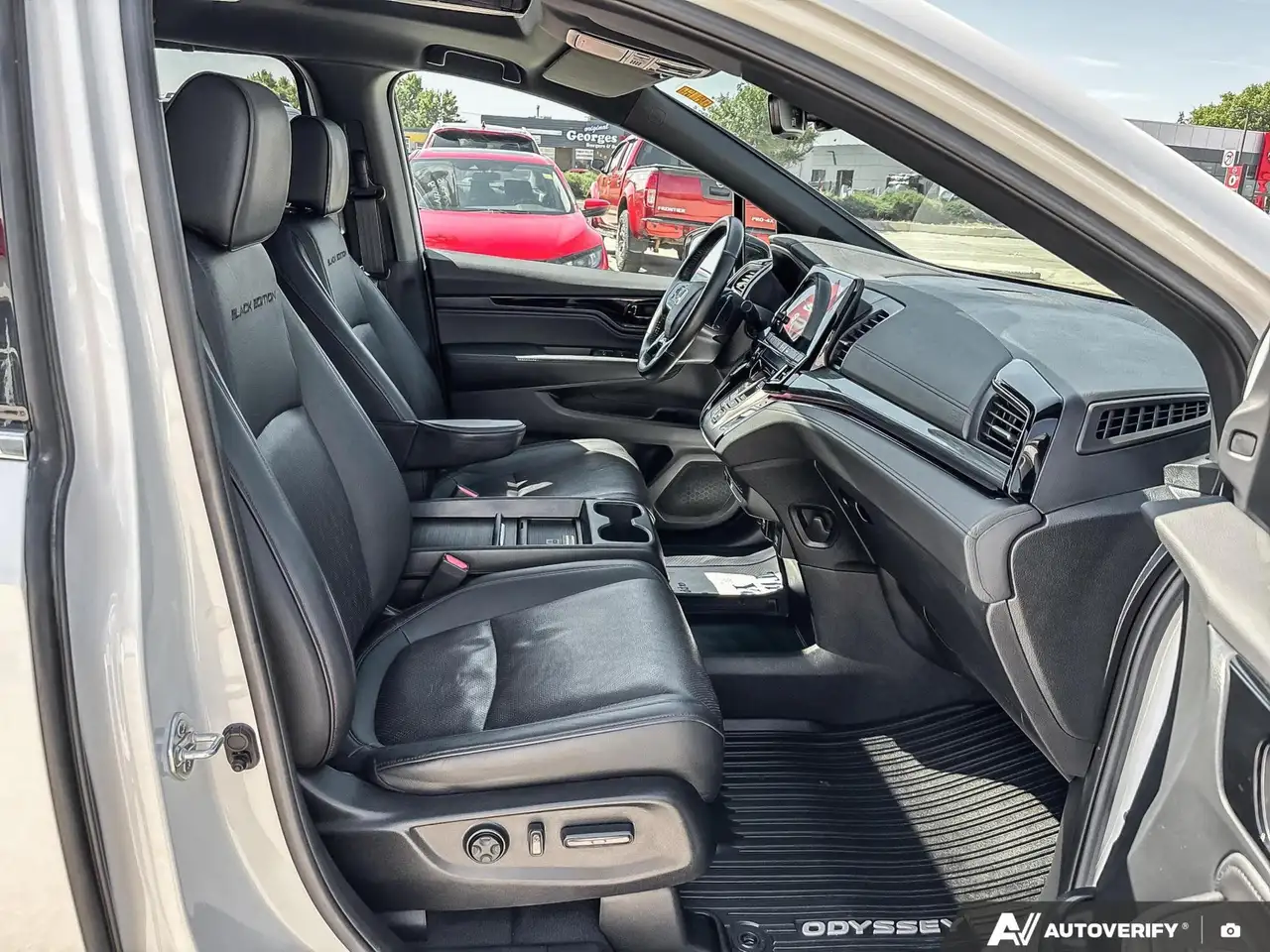 Honda Odyssey снимка Honda Odyssey