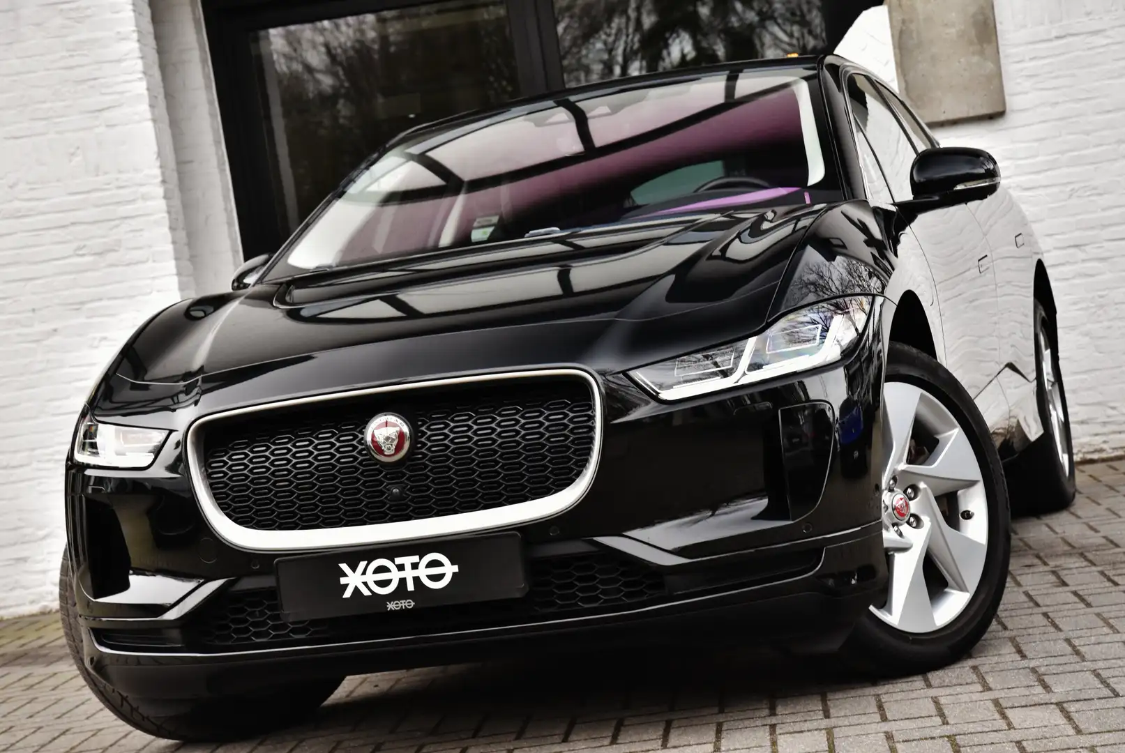 Jaguar I-Pace 90 kWh EV400 AWD SE ***VAT REFUNDABLE*** Zwart - 1
