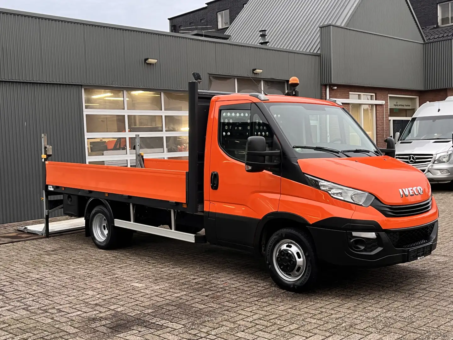 Iveco Daily 35S12V 2.3 Laadklep 500kg Afneembare Trekhaak 3500 Portocaliu - 1
