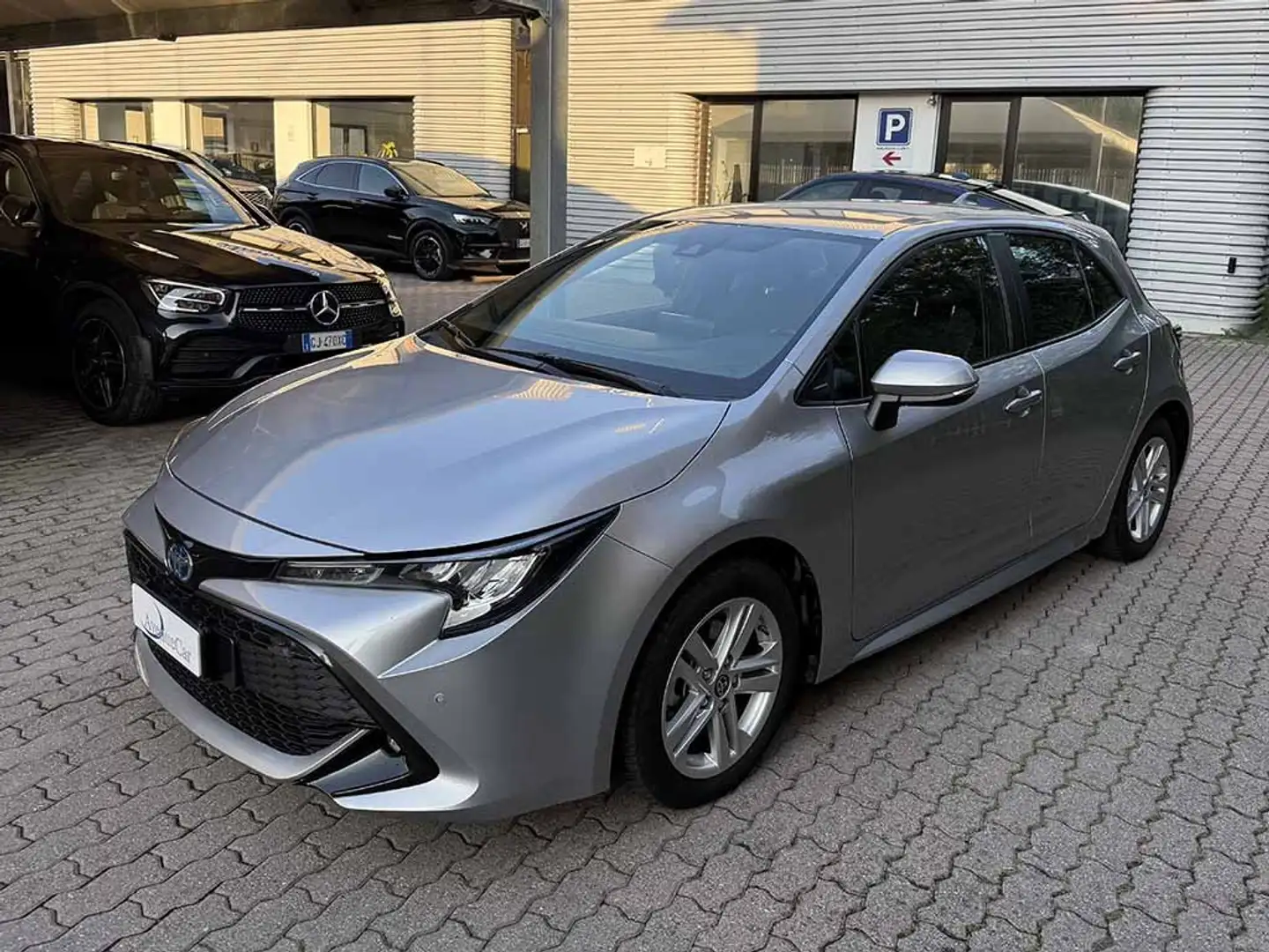 Toyota Corolla 1.8h Active cvt TELECAMERA CARPLAY PREZZO REALE Silber - 1