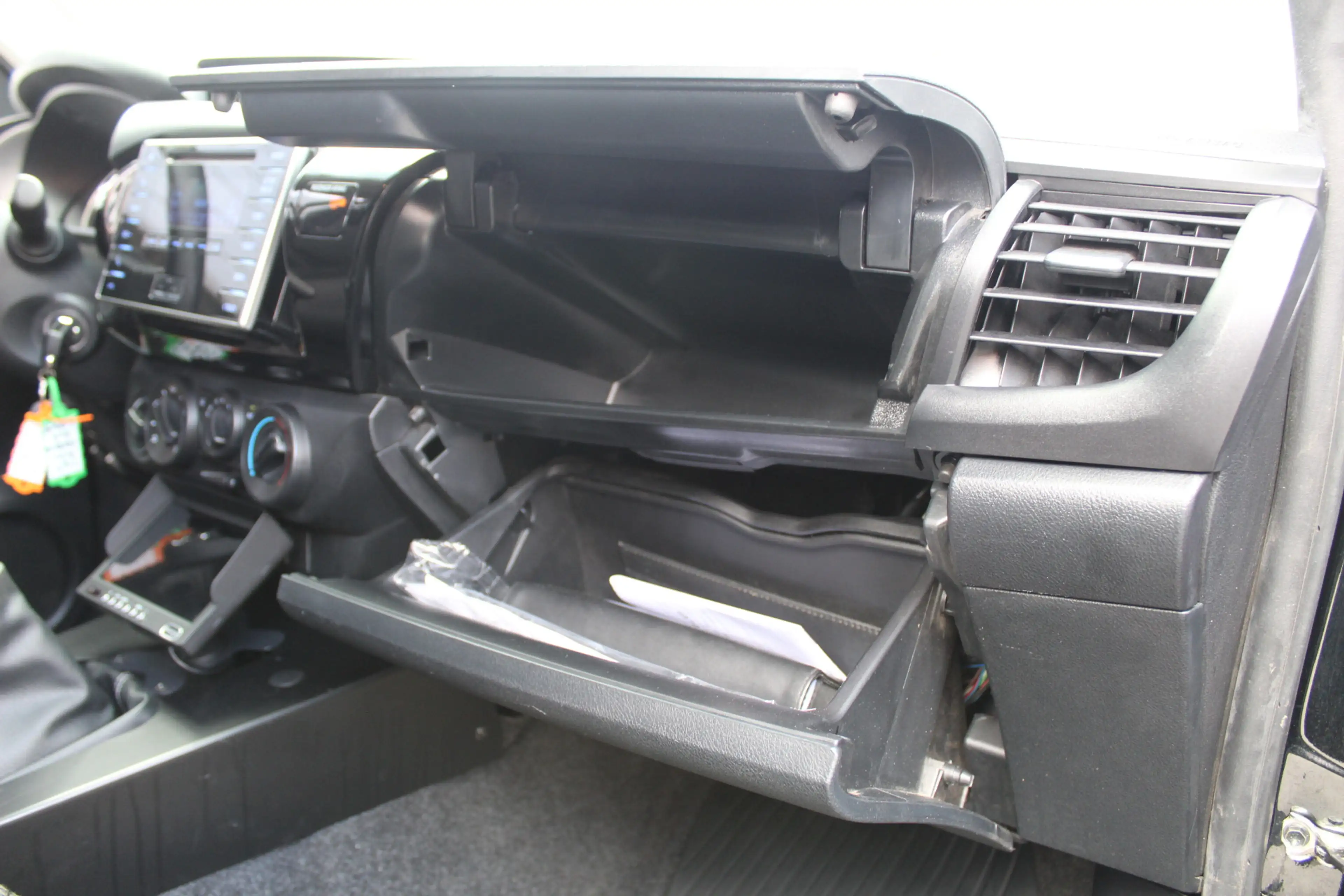 Toyota Hilux 2.4 D-4D-F 150Pk 4x4 | Grijs kenteken | RIVAL + ME — photo 35
